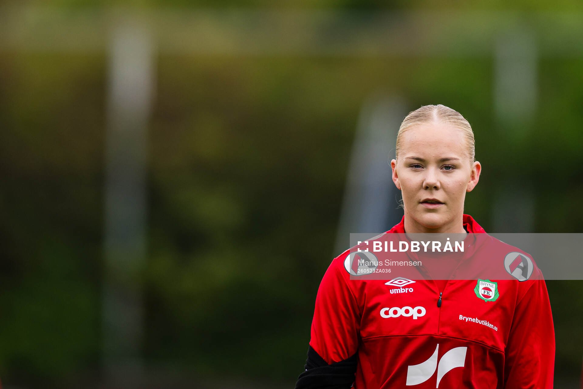 Hanne Nesse of Bryne warms up