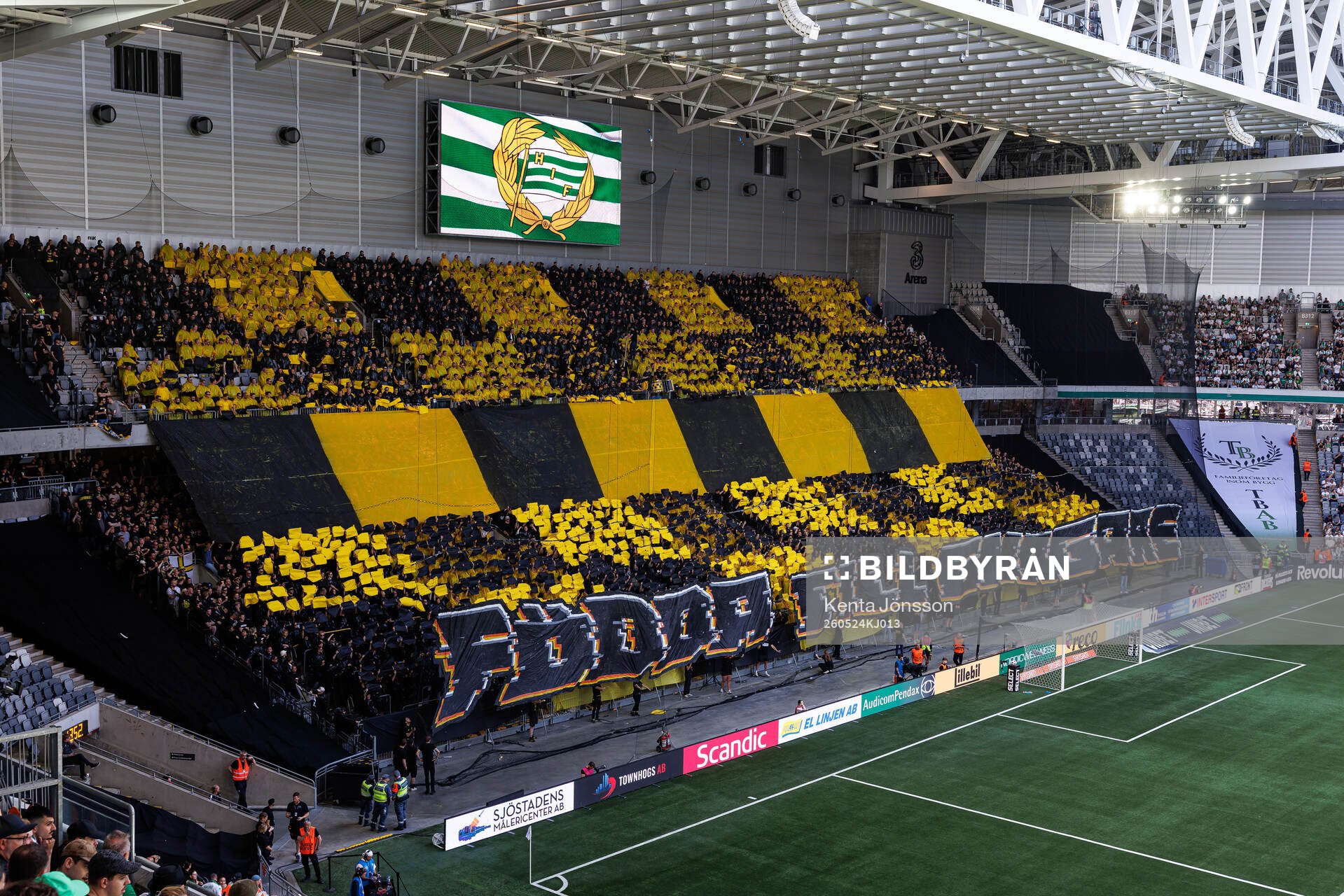 AIKs supportrar med ett tifo