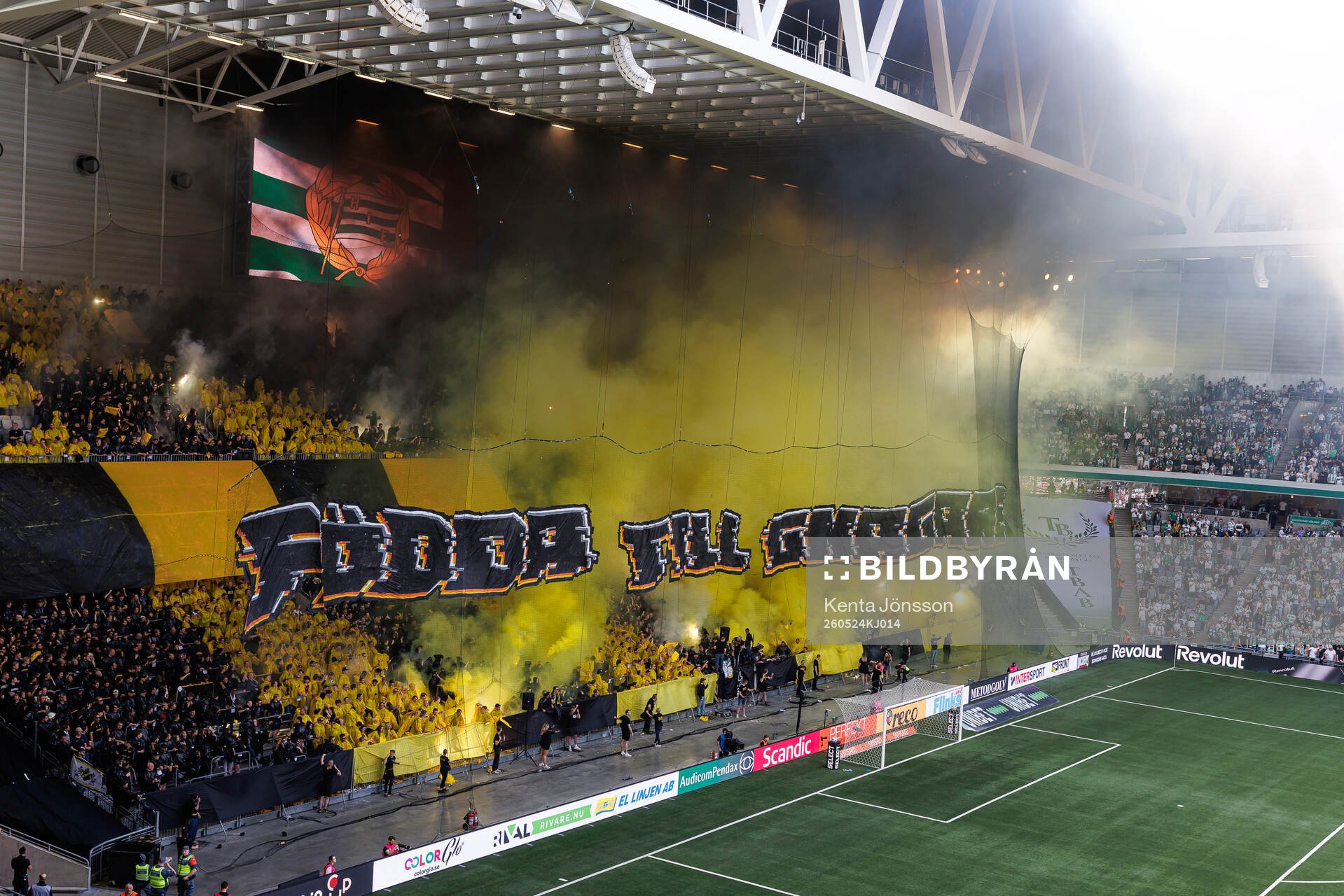 AIKs supportrar med ett tifo