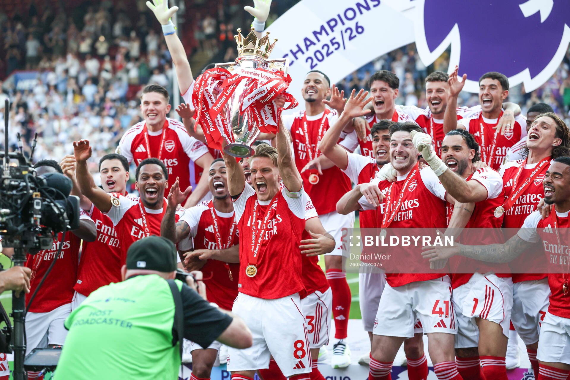 Martin Ødegaard of Arsenal celebrates with the trophy for