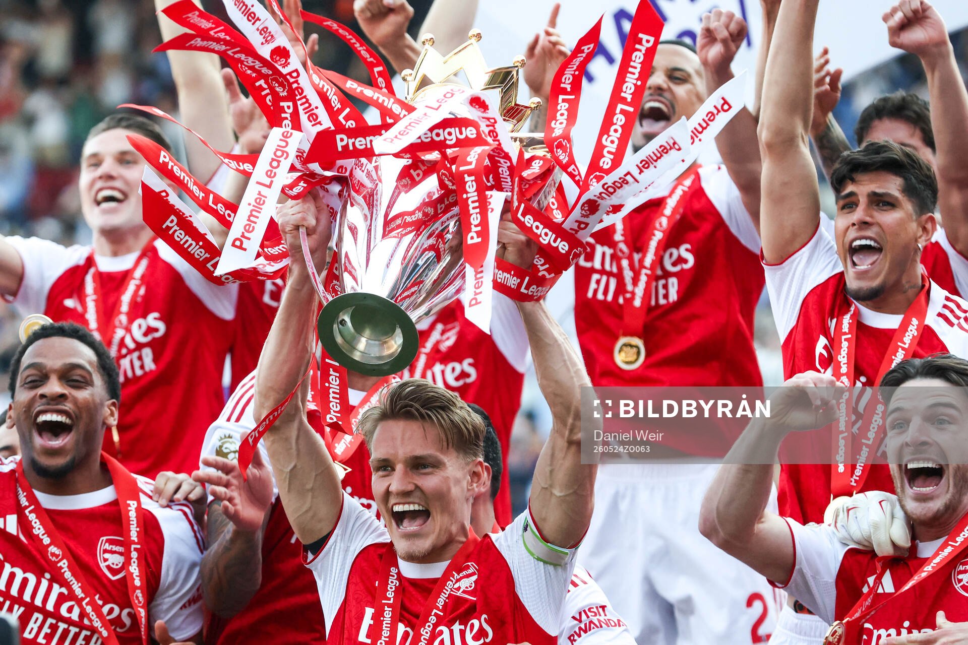 Martin Ødegaard of Arsenal celebrates with the trophy for