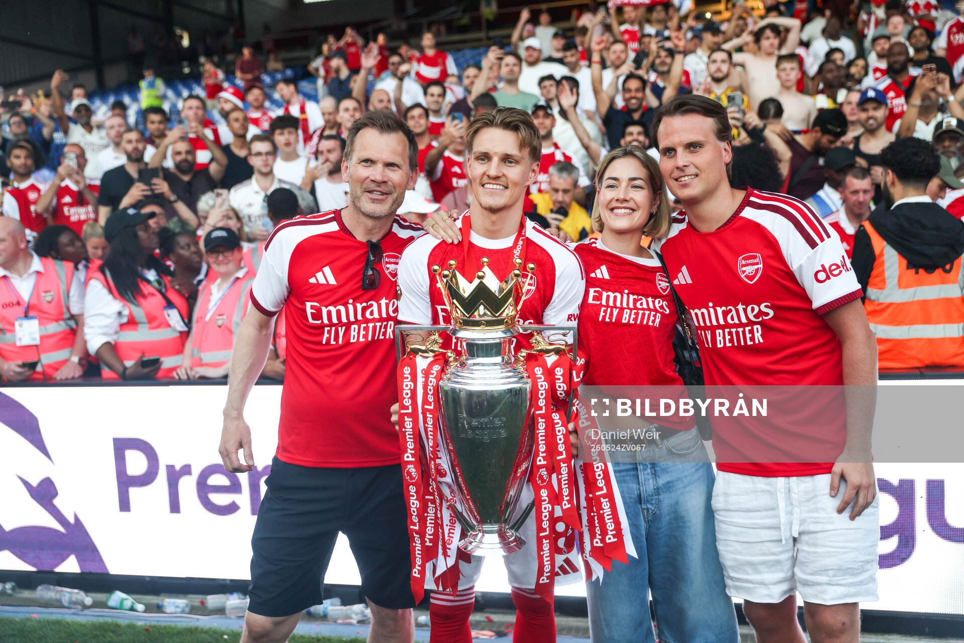 Martin Ødegaard of Arsenal celebrates with the trophy for