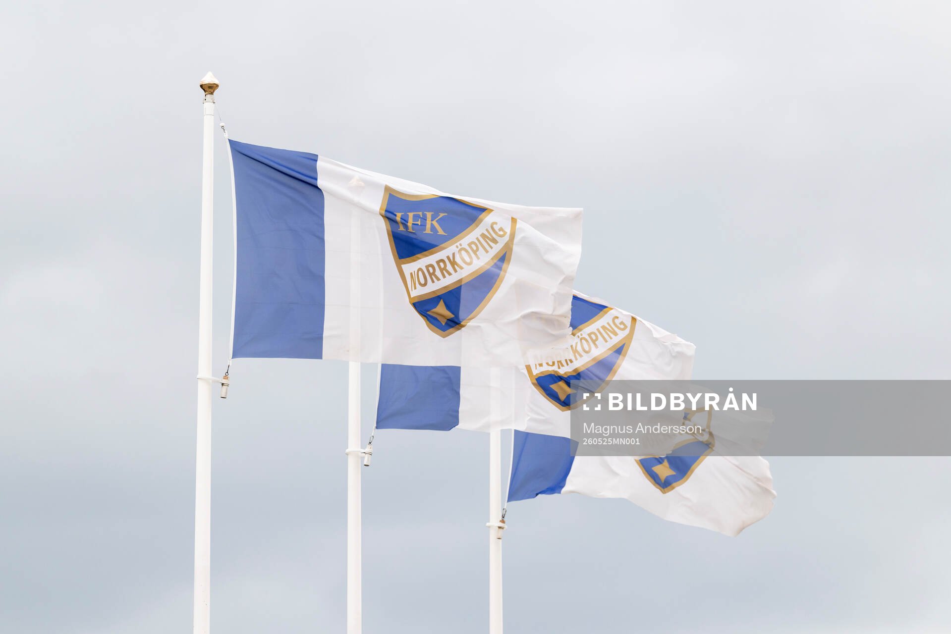 Flaggor med IFK Norrköpings klubbmärke