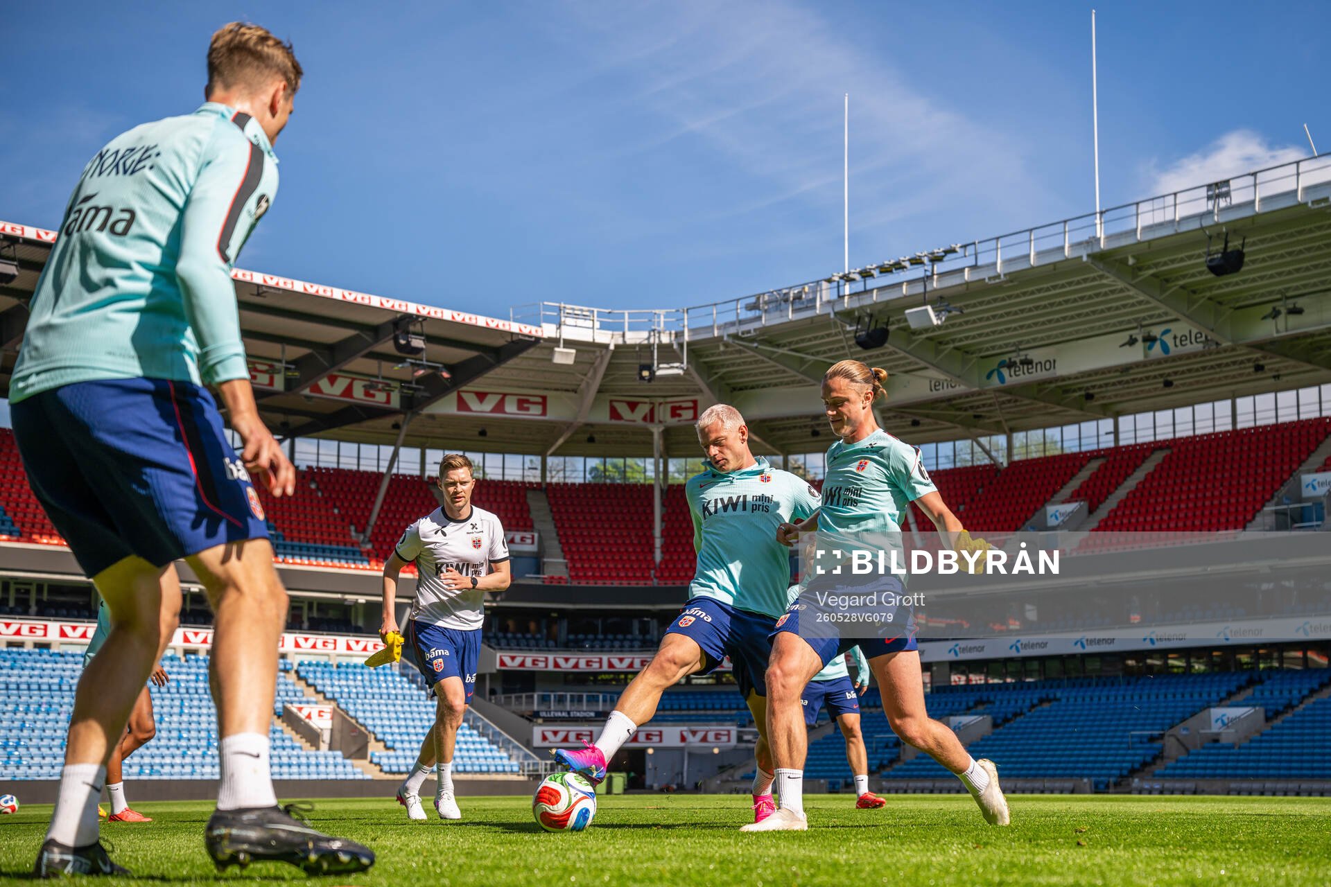 Set-piece coach Pål Fjelde, Julian Ryerson and Thelo