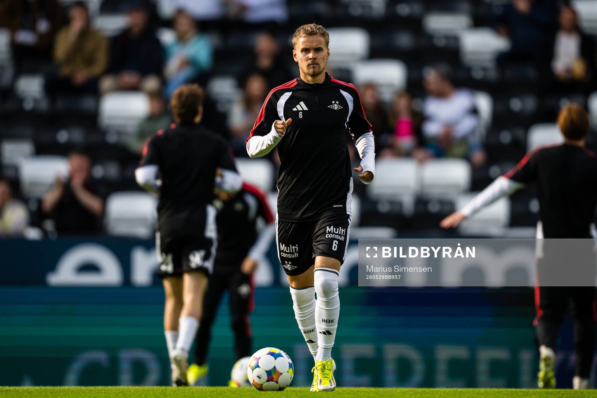 Santeri Leevi Oliver Väänänen of Rosenborg warms up