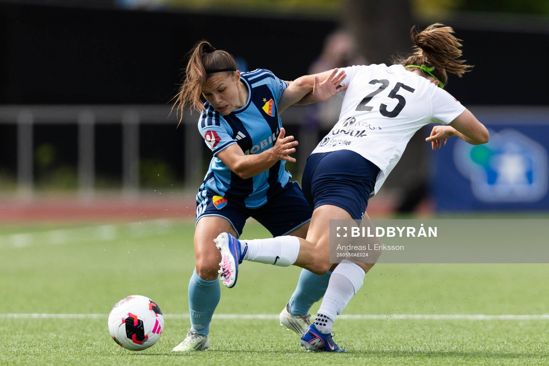 Djurgårdens Alexsandra Lobanova och Eskilstuna United DFFs