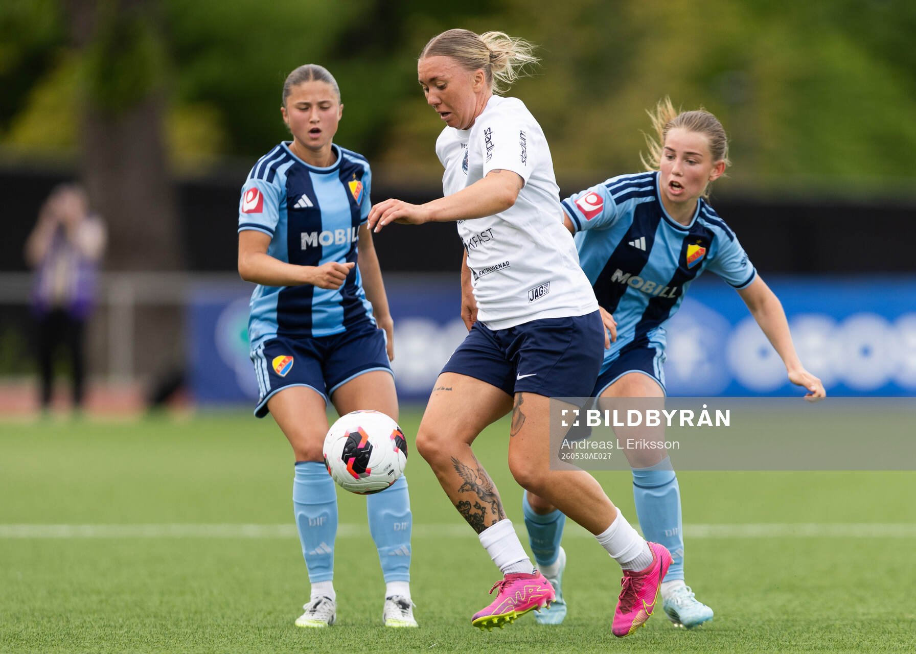Djurgårdens Meja Staffansson och Elsa Pelgander försvarar