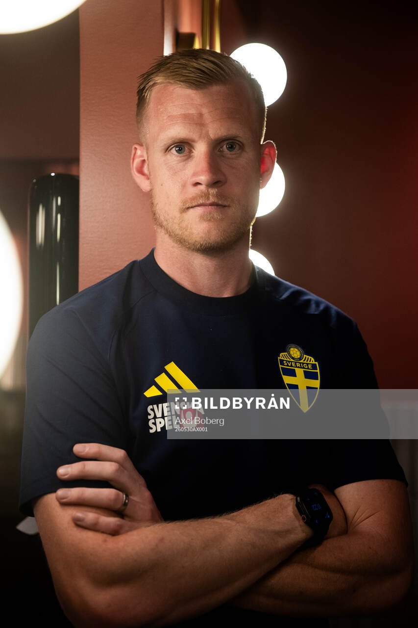 Goalkeeper coach Linus Kandolin of the Swedish national