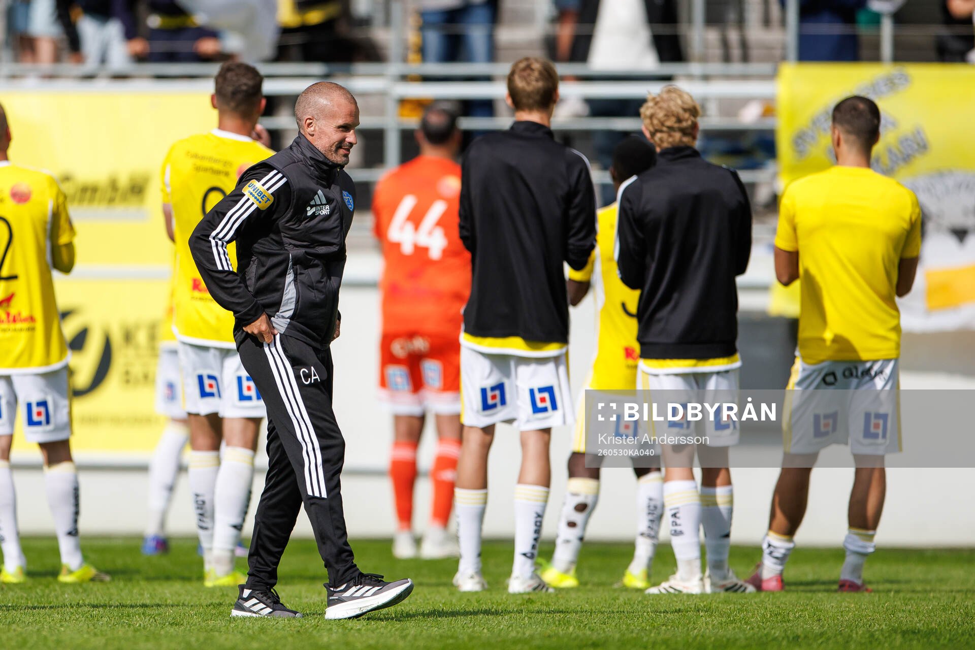 Falkenbergs tränare Christoffer Andersson jublar