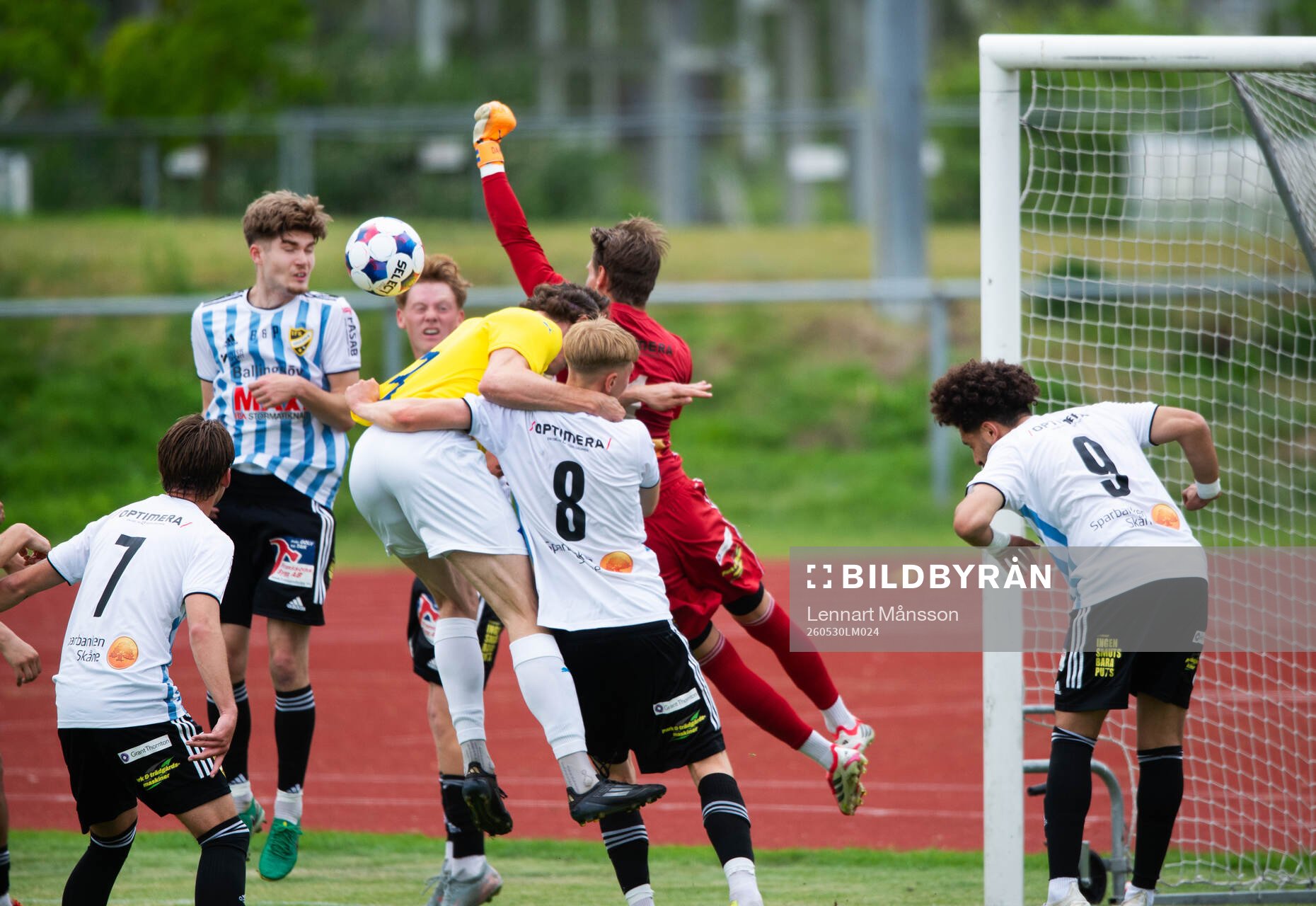 IFK Malmös, hörna,  och IFK Hässleholms målvakt Felix