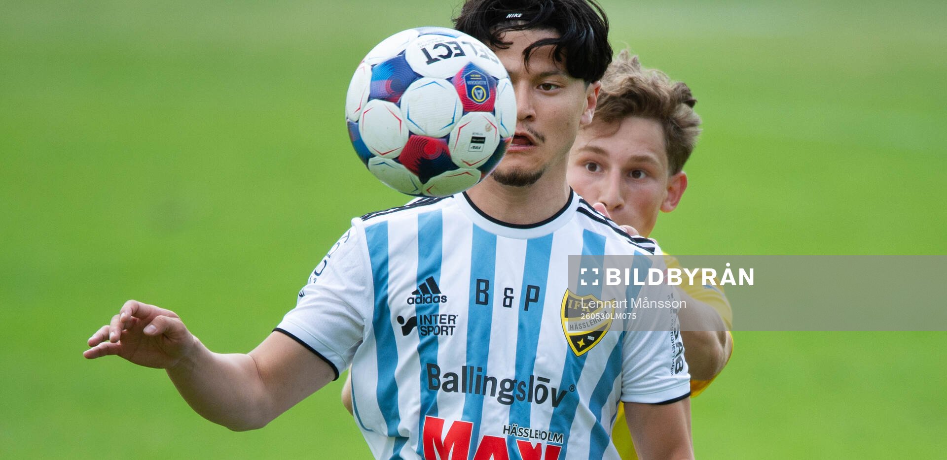 IFK Hässleholms Meraj Haidari i matchen i division 3