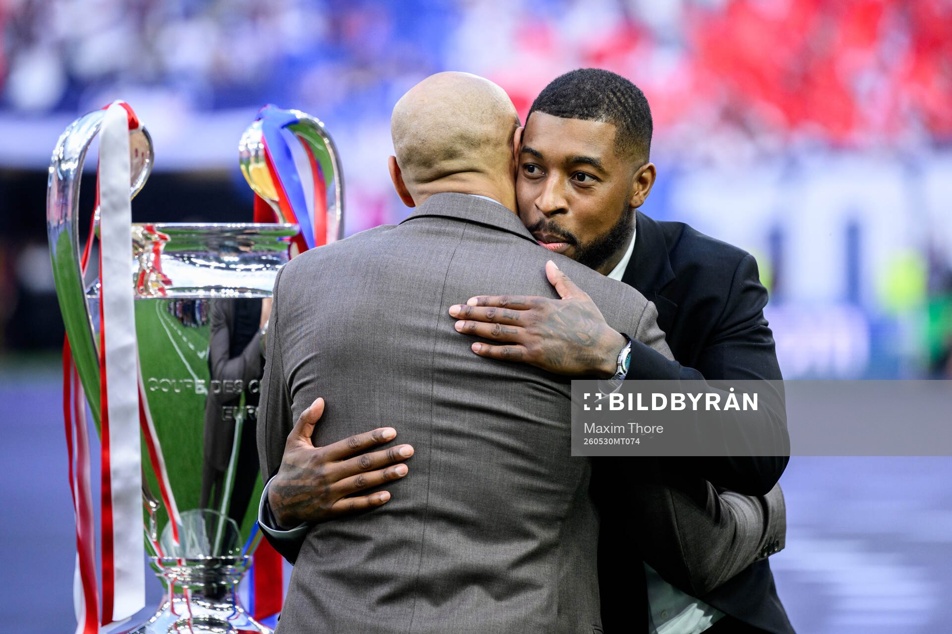 Presnel Kimpembe and Thierry Henry with the trophy