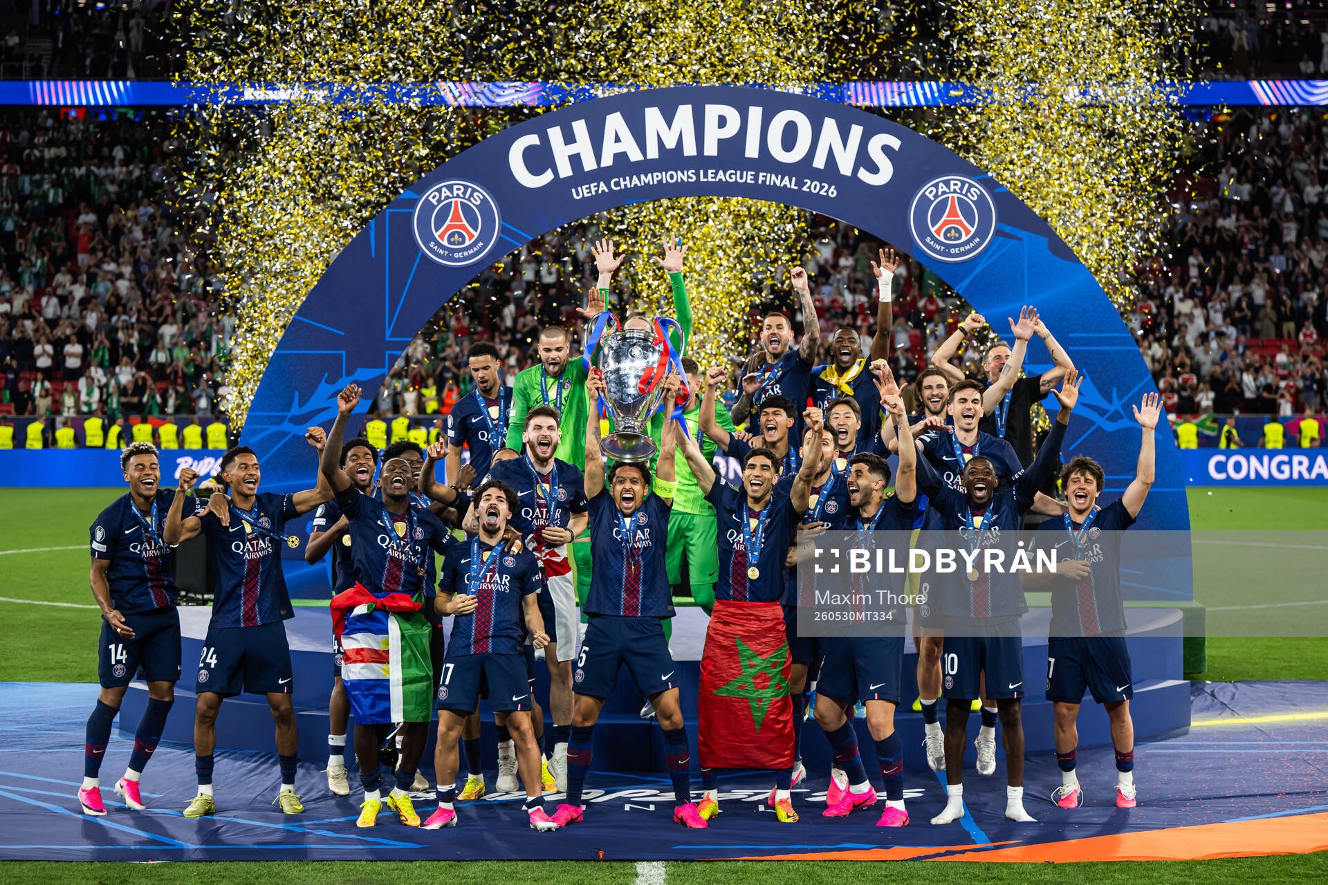 Marquinhos of Paris Saint-Germain lifts the trophy and