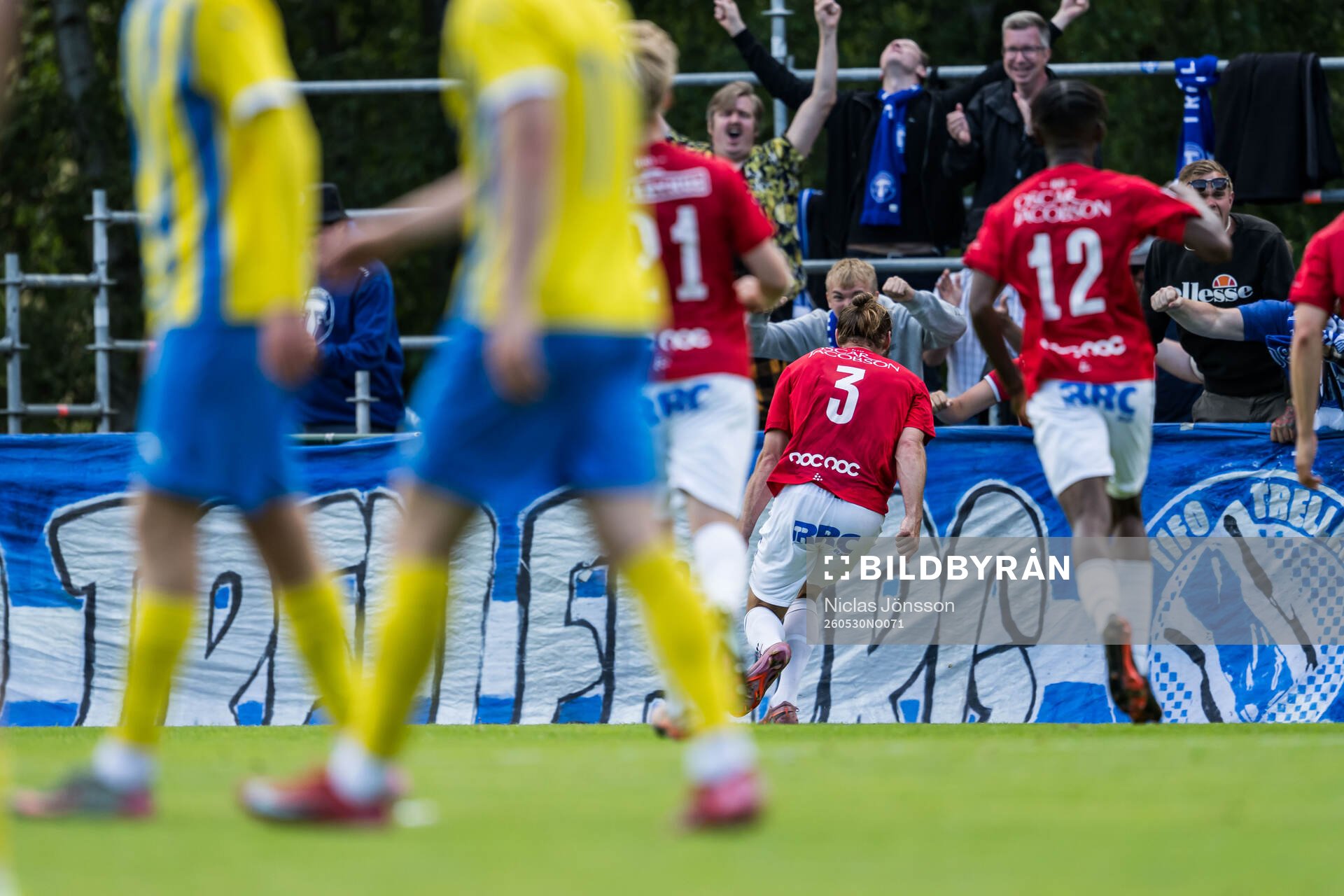 Trelleborgs Oskar Sverrisson jublar