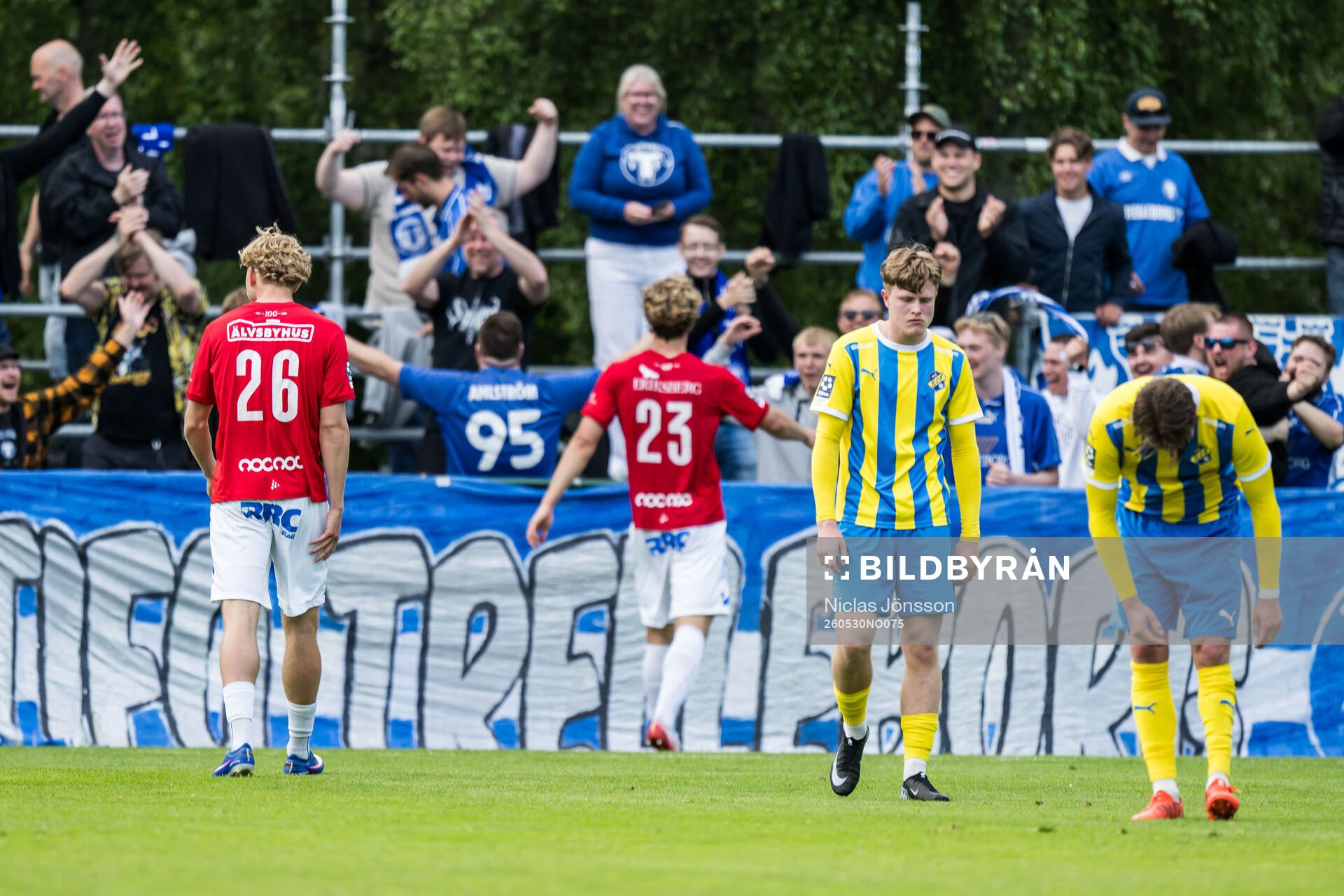 Trelleborgs Johannes Käck och Vincent Poppler jublar och