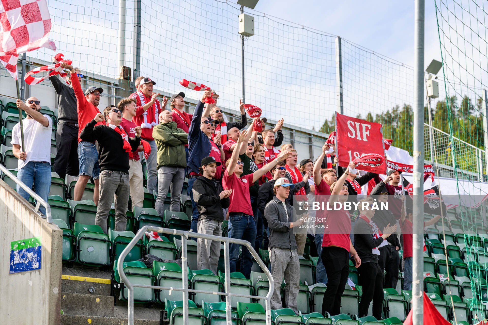 Sandvikens supportrar jublar