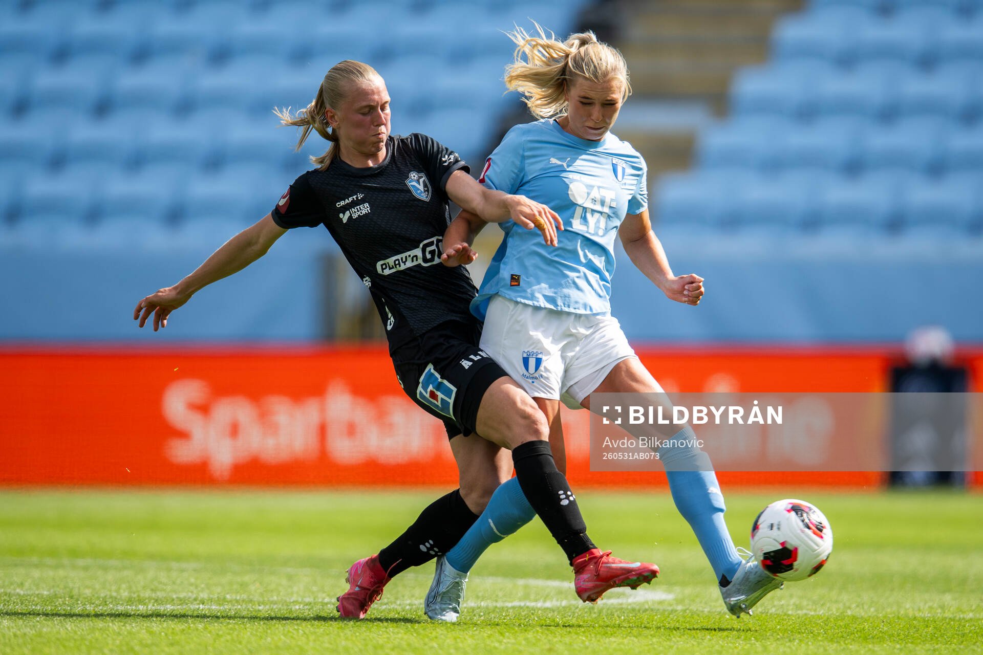 Malmö FFs Ellen Löfqvist och Växjö DFFs Saga Swedman