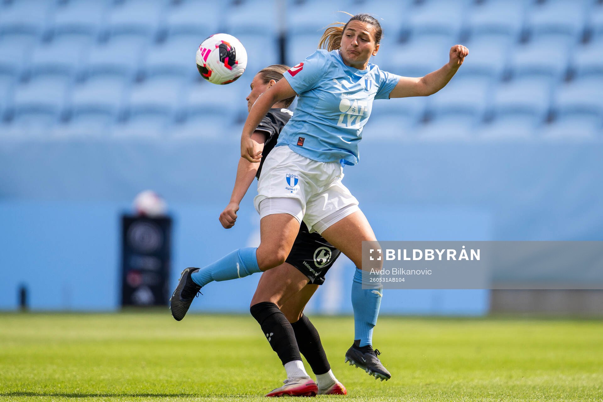 Malmö FFs Emma Petrovic och Växjö DFFs Maja Bodin