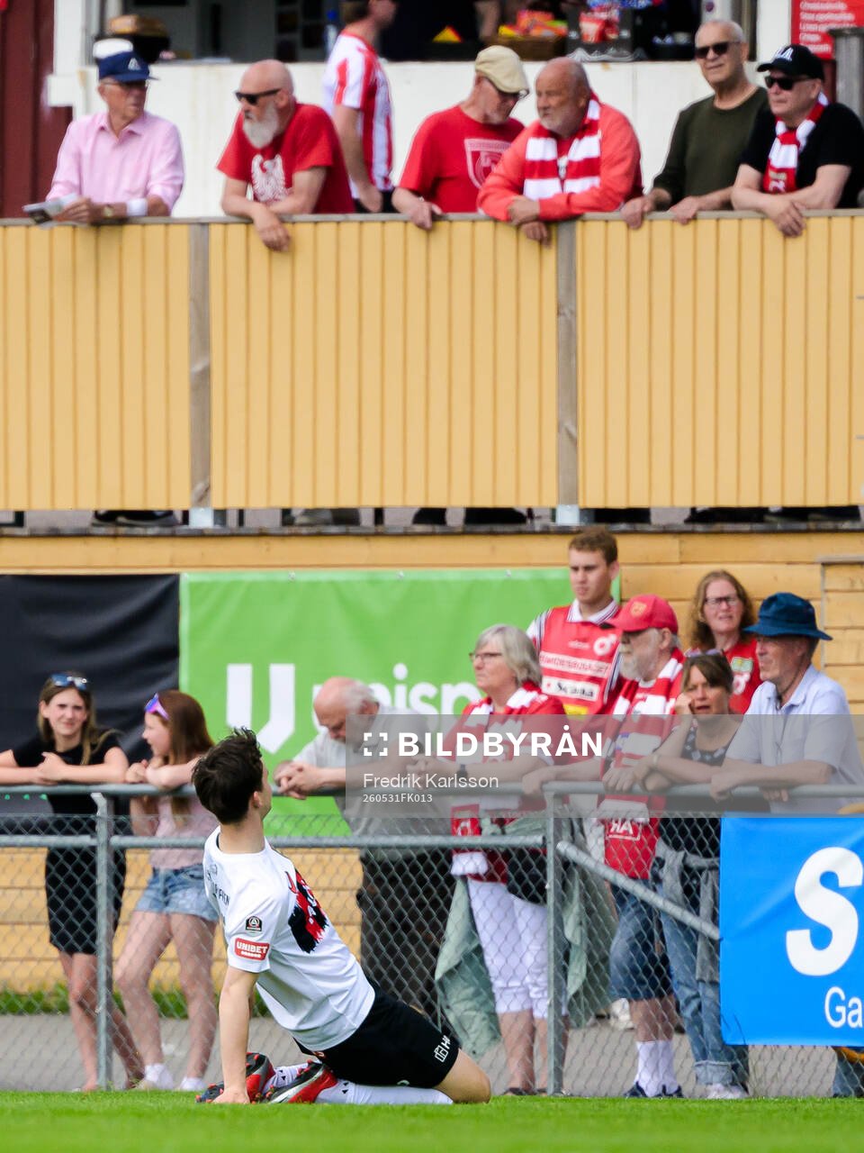 Brommapojkarnas Mads Kristian Hansen jublar