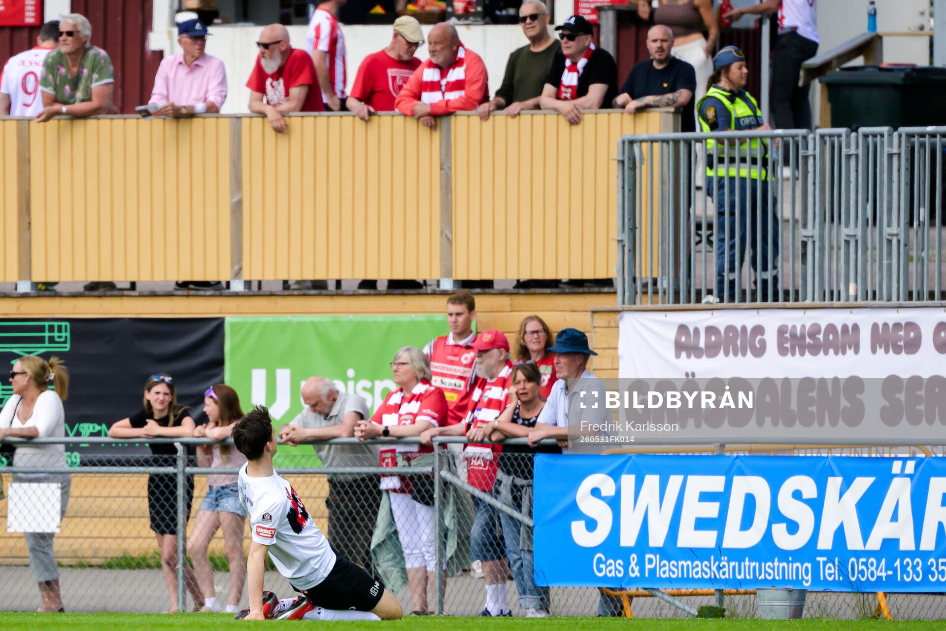 Brommapojkarnas Mads Kristian Hansen jublar