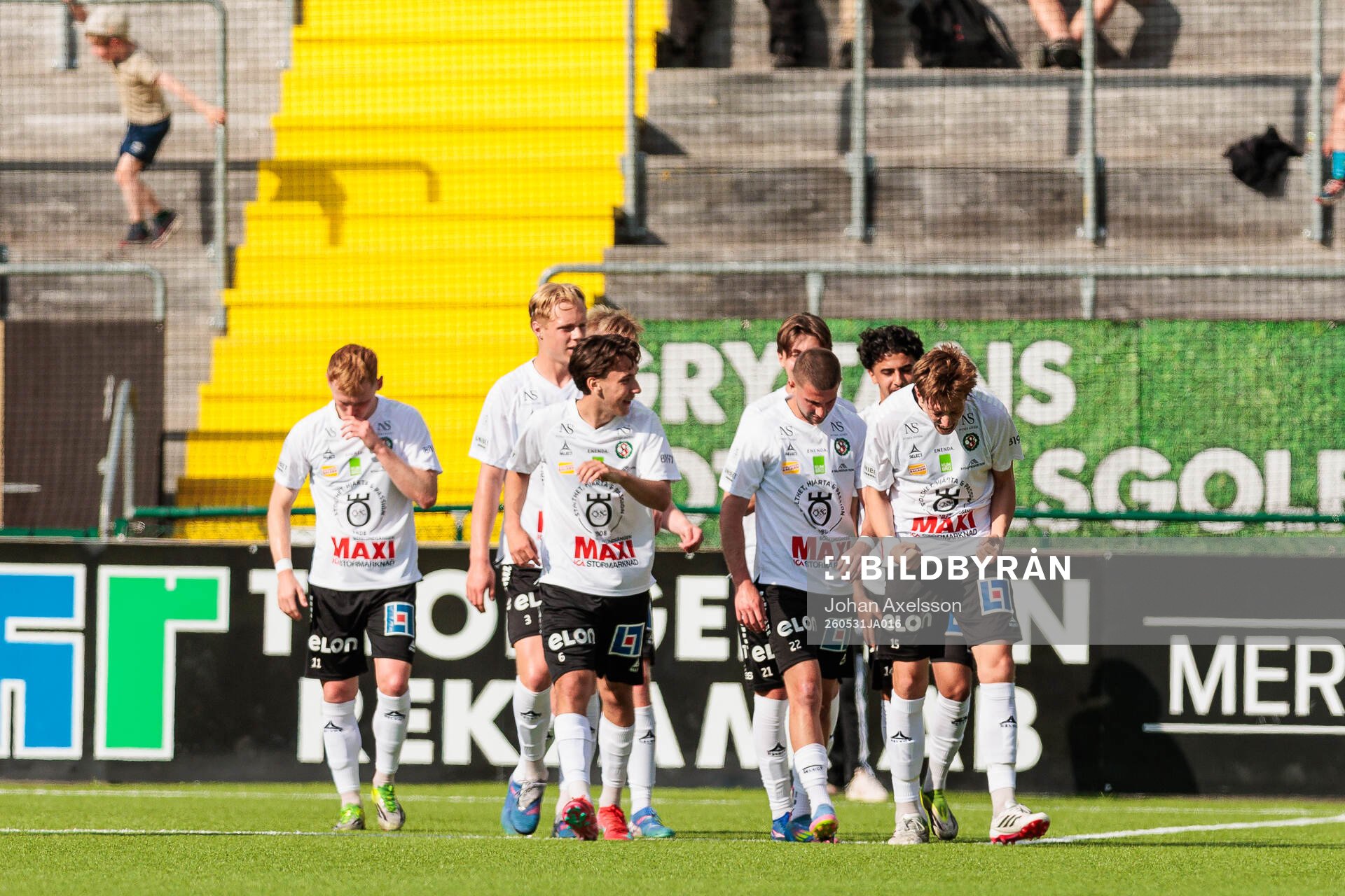 Örebros Lowe Astvald jublar