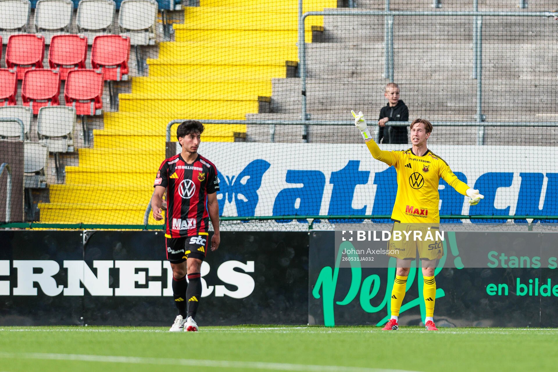 Östersunds målvakt Melker Uppenberg deppar