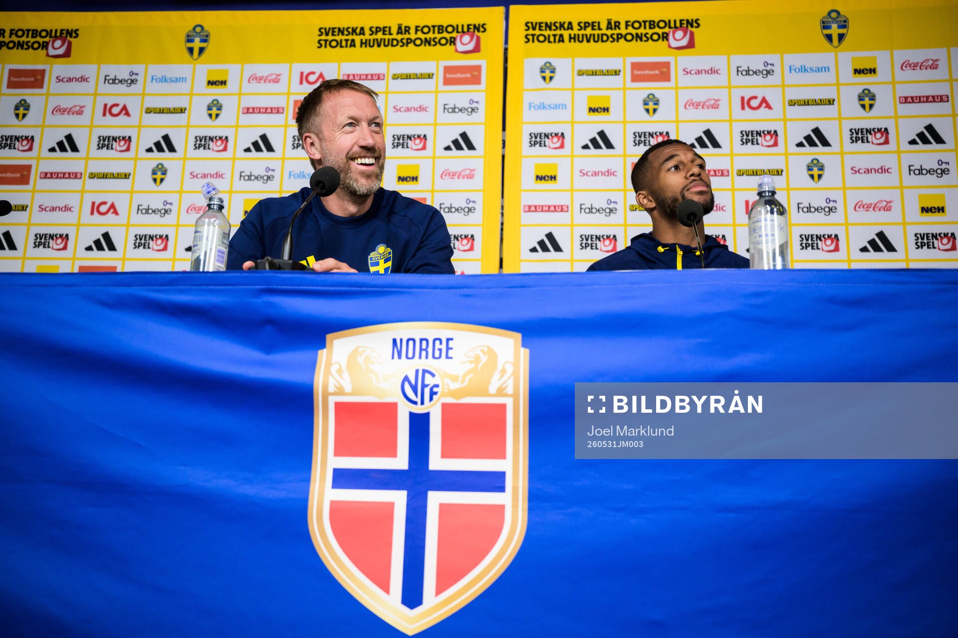 Head coach Graham Potter and Isak Hien of the Swedish