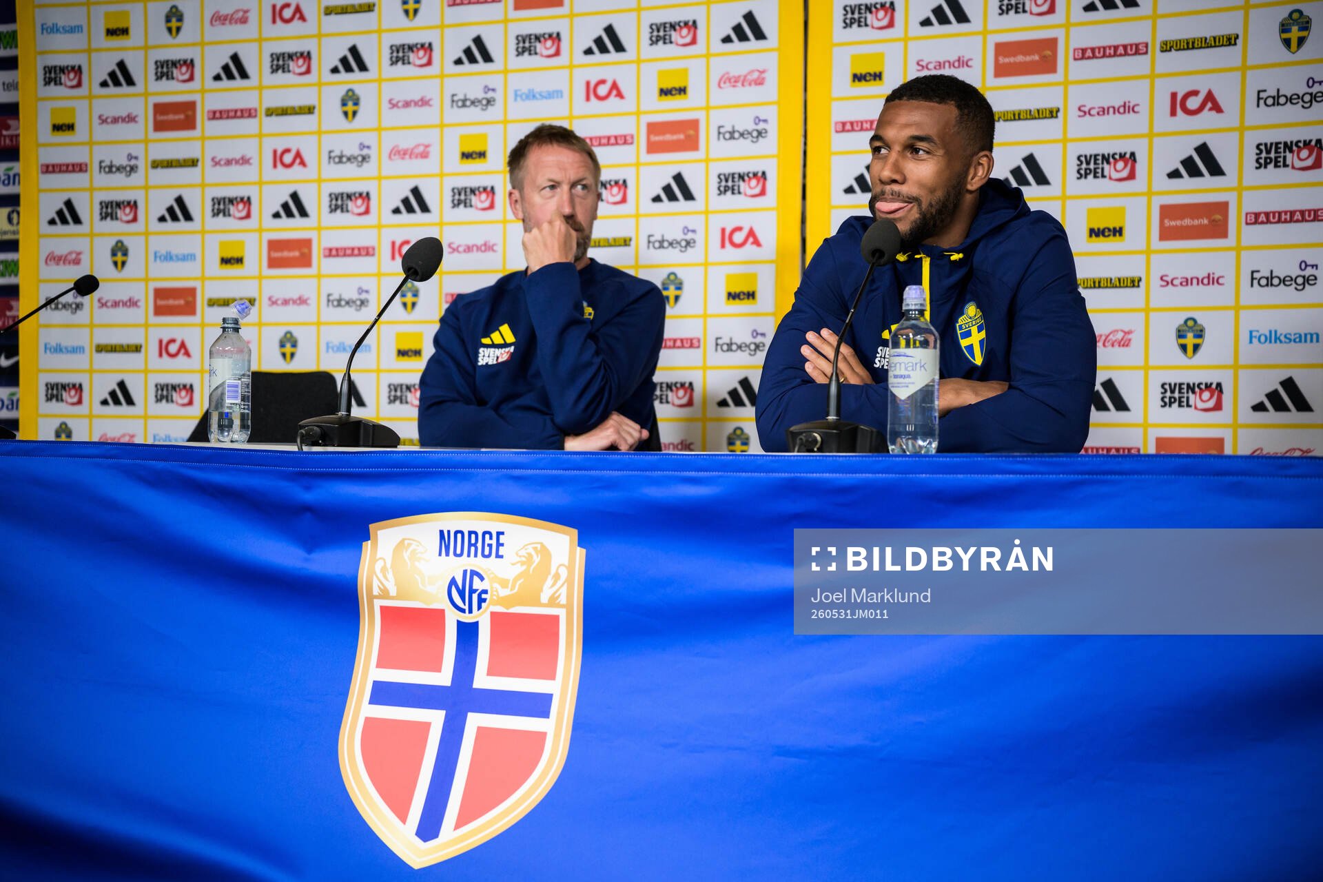 Head coach Graham Potter and Isak Hien of the Swedish