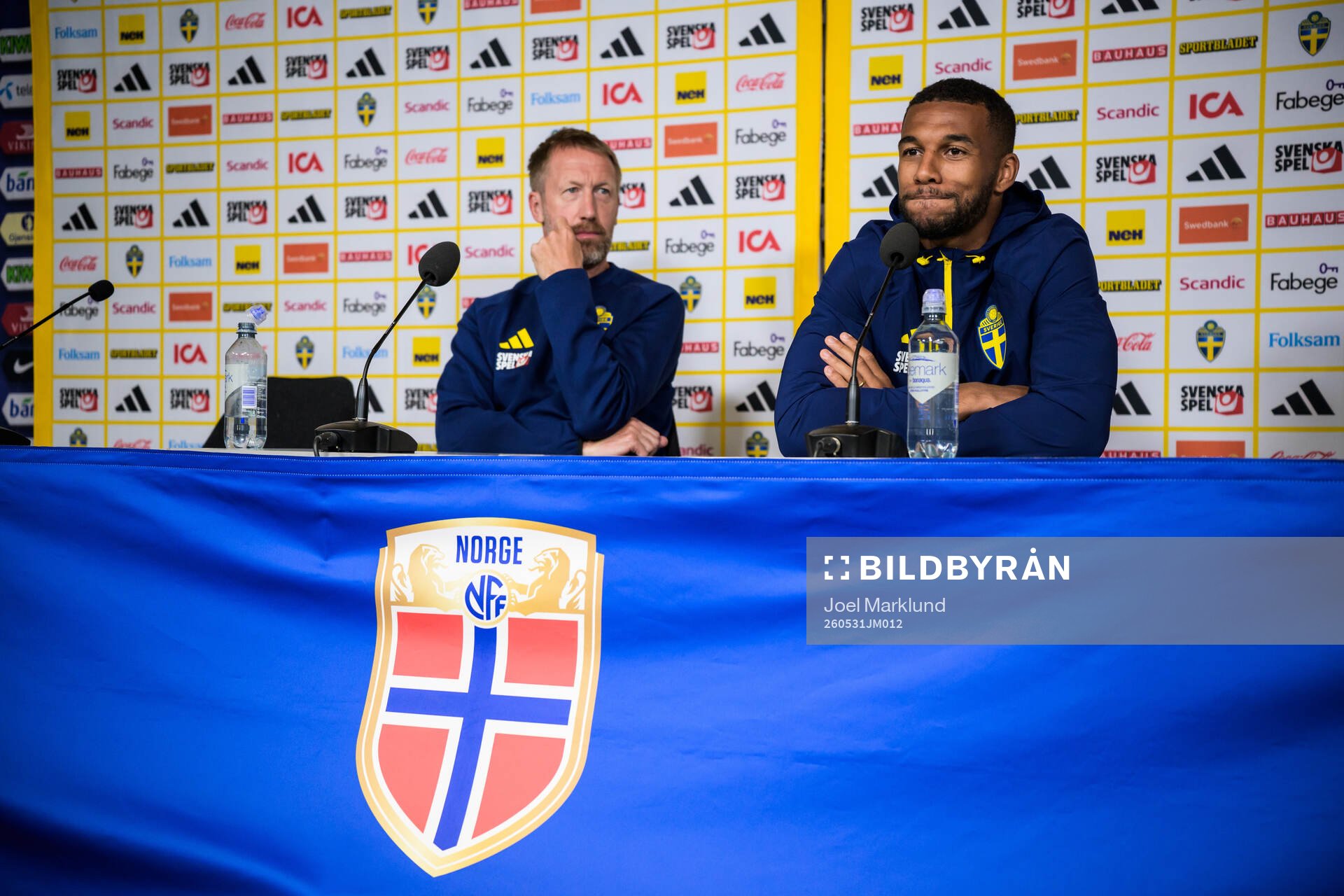 Head coach Graham Potter and Isak Hien of the Swedish