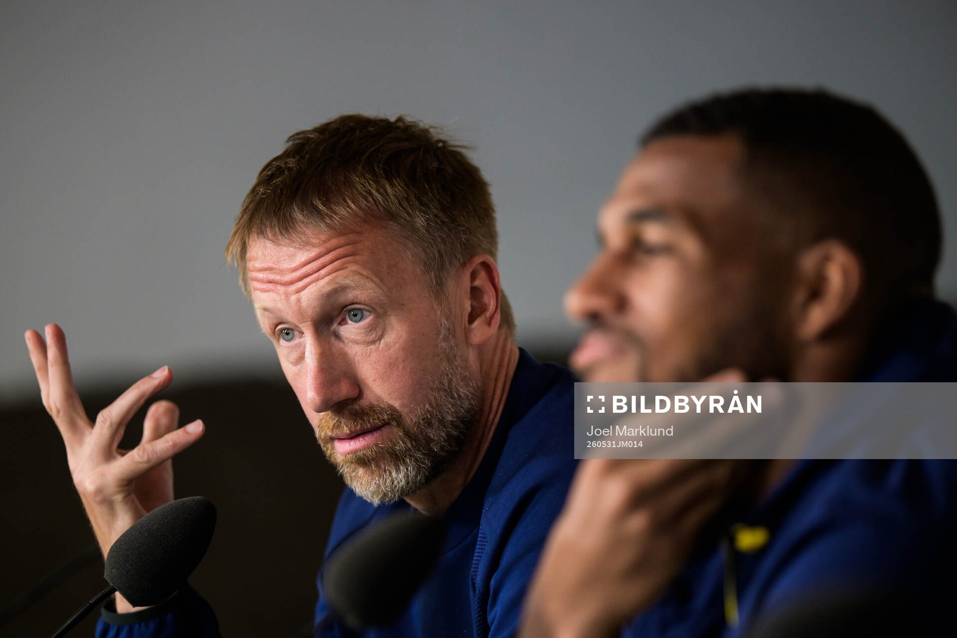 Head coach Graham Potter and Isak Hien of the Swedish
