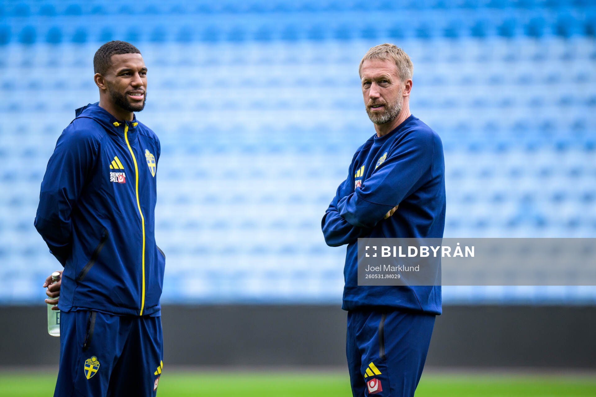 Isak Hien and head coach Graham Potter of the Swedish