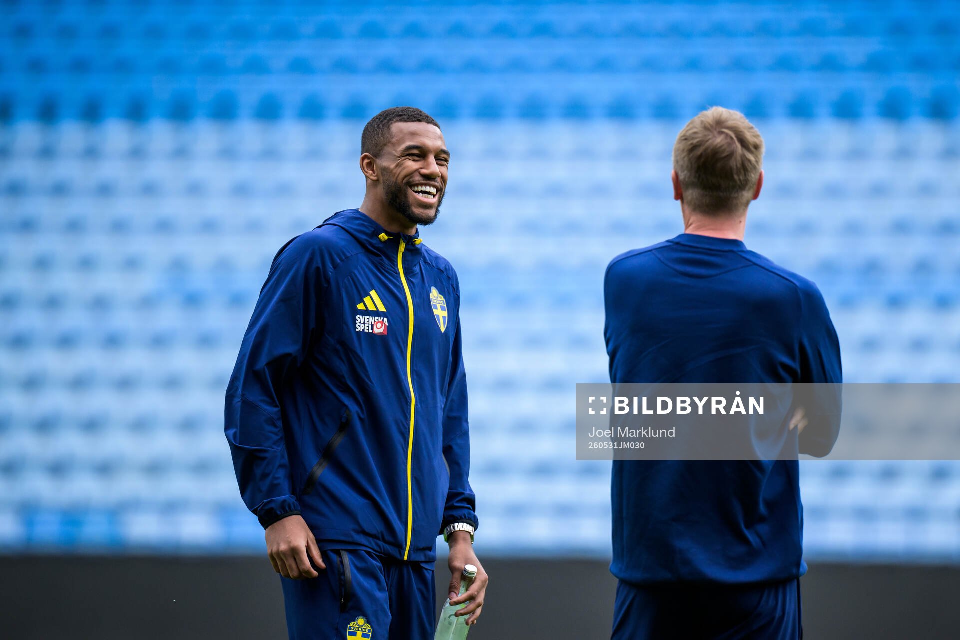 Isak Hien and head coach Graham Potter of the Swedish