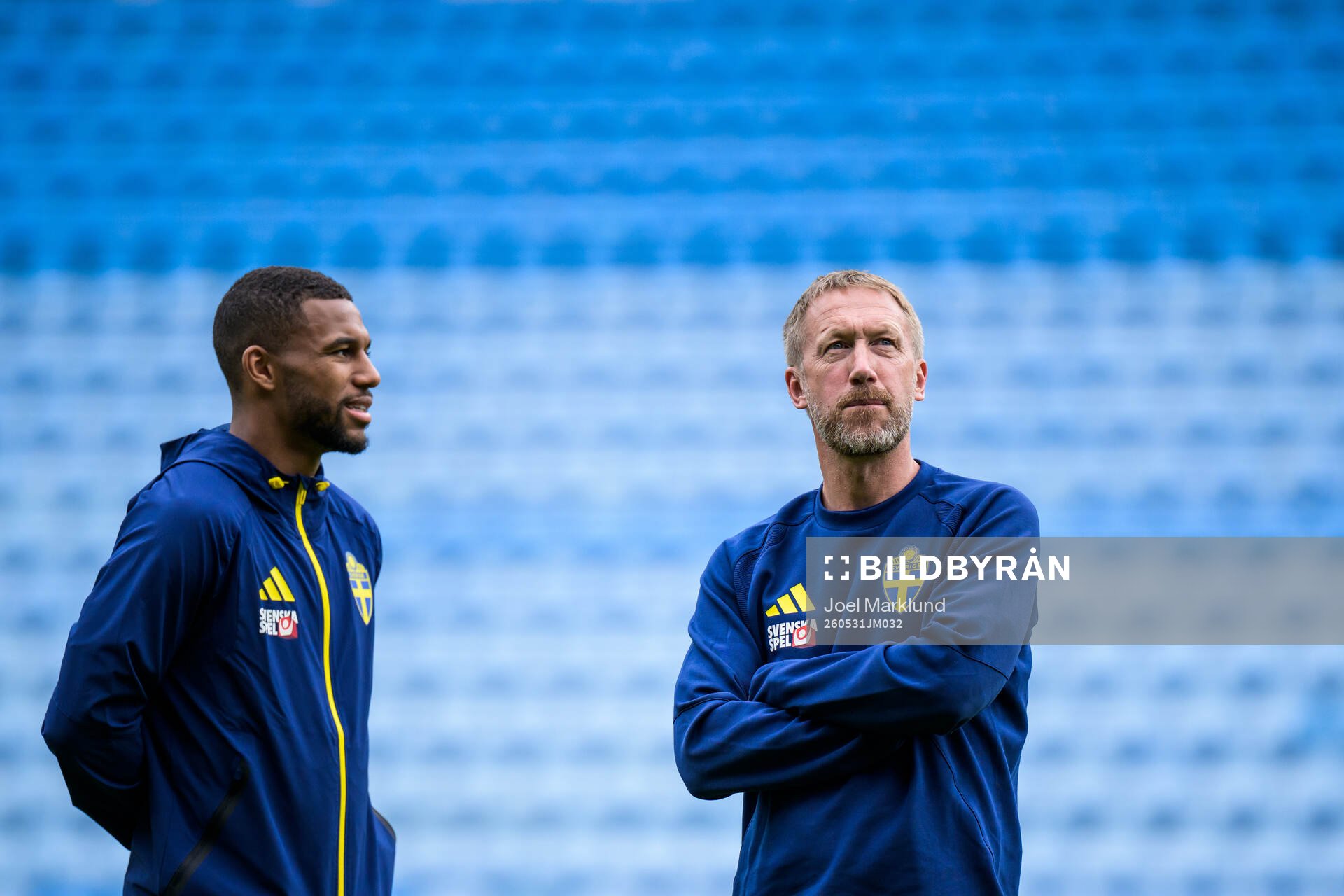 Isak Hien and head coach Graham Potter of the Swedish