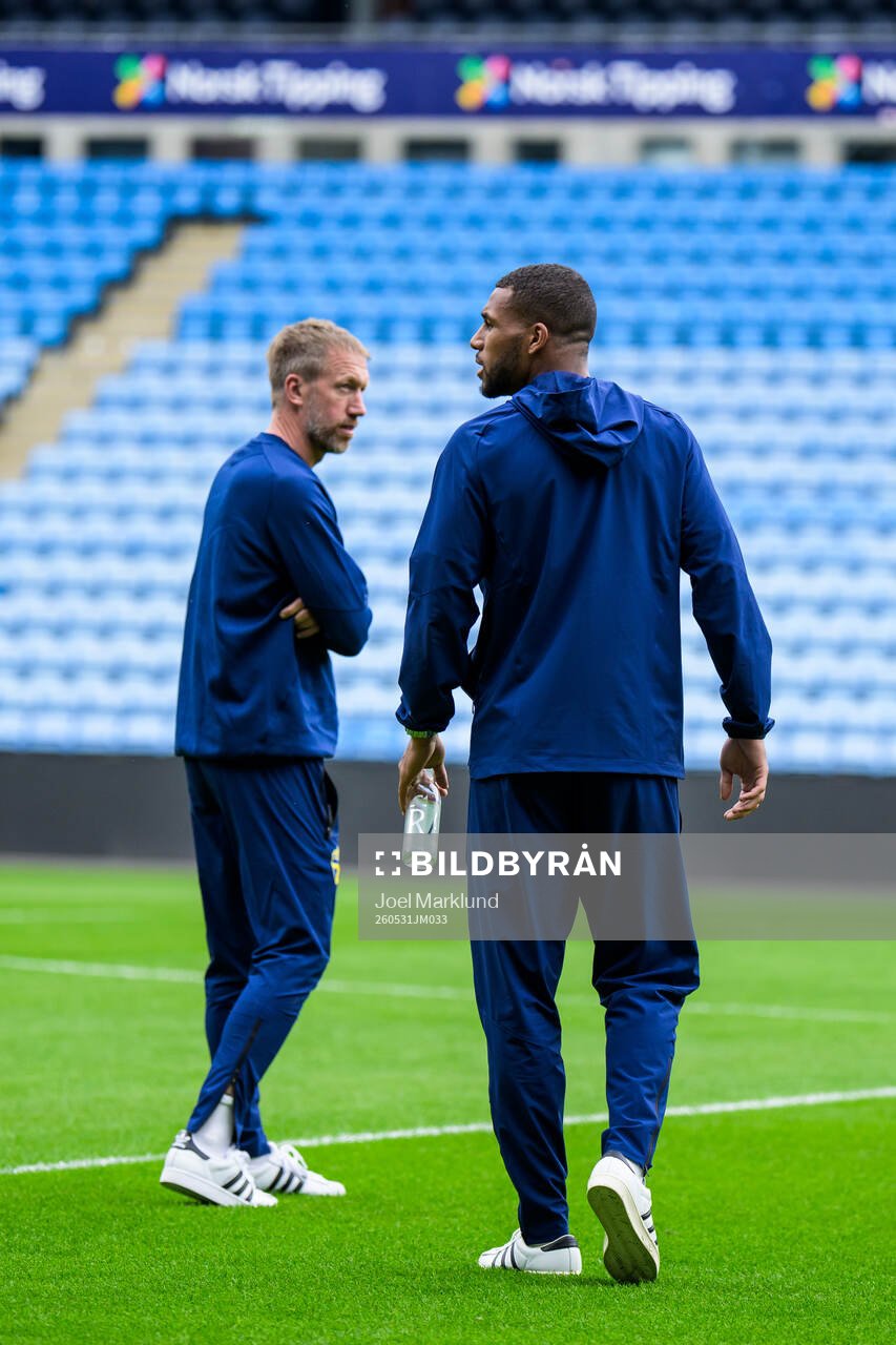 Head coach Graham Potter and Isak Hien of the Swedish