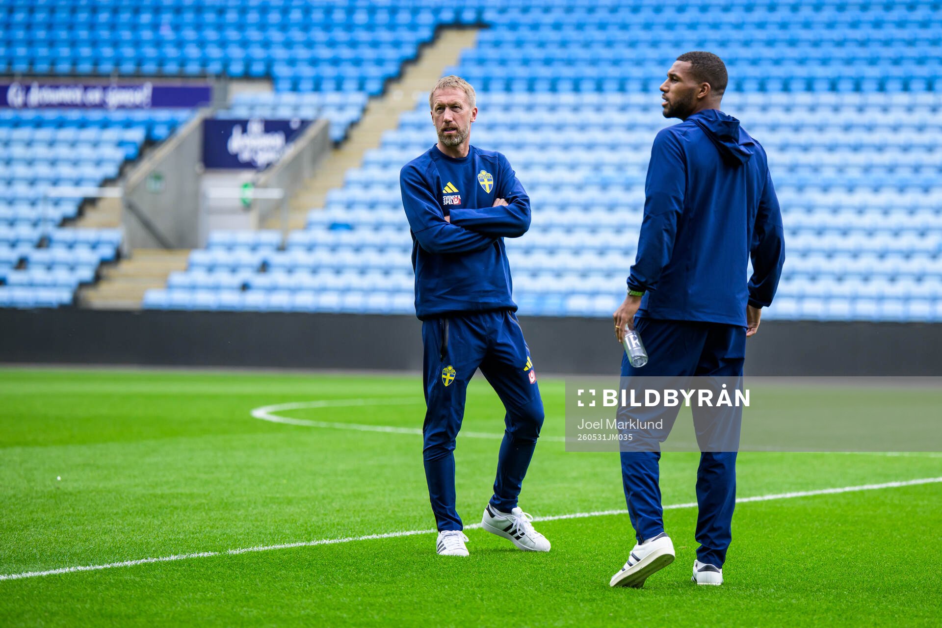 Head coach Graham Potter and Isak Hien of the Swedish