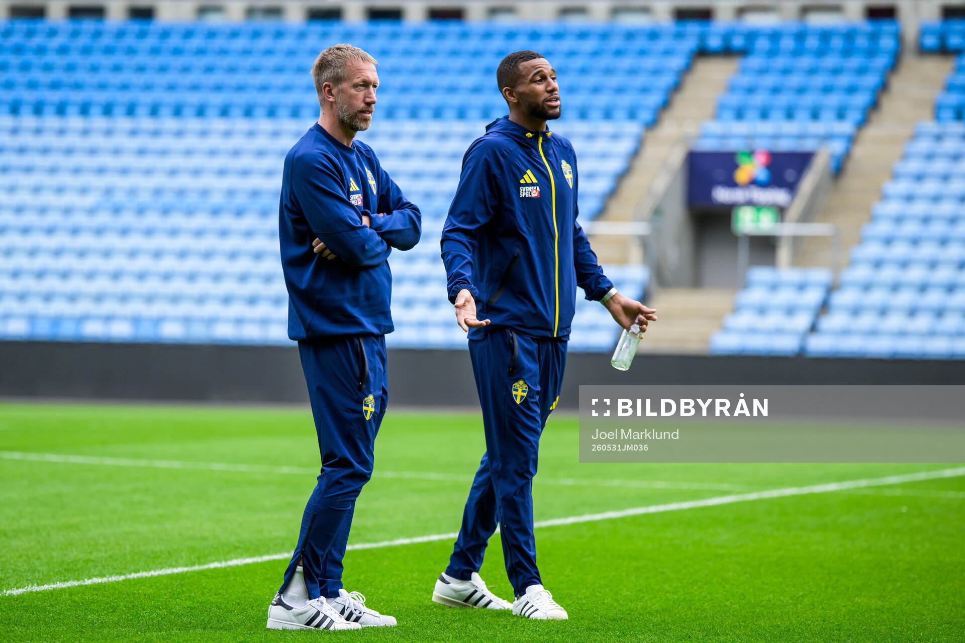 Head coach Graham Potter and Isak Hien of the Swedish