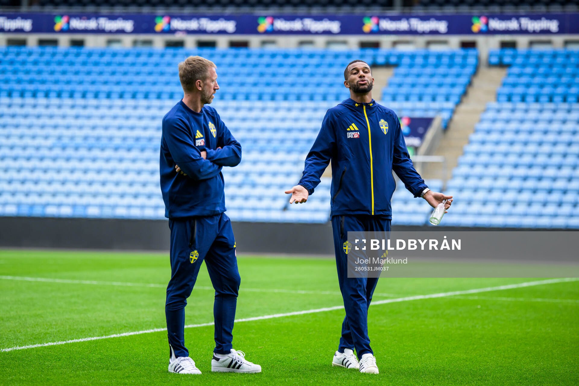 Head coach Graham Potter and Isak Hien of the Swedish