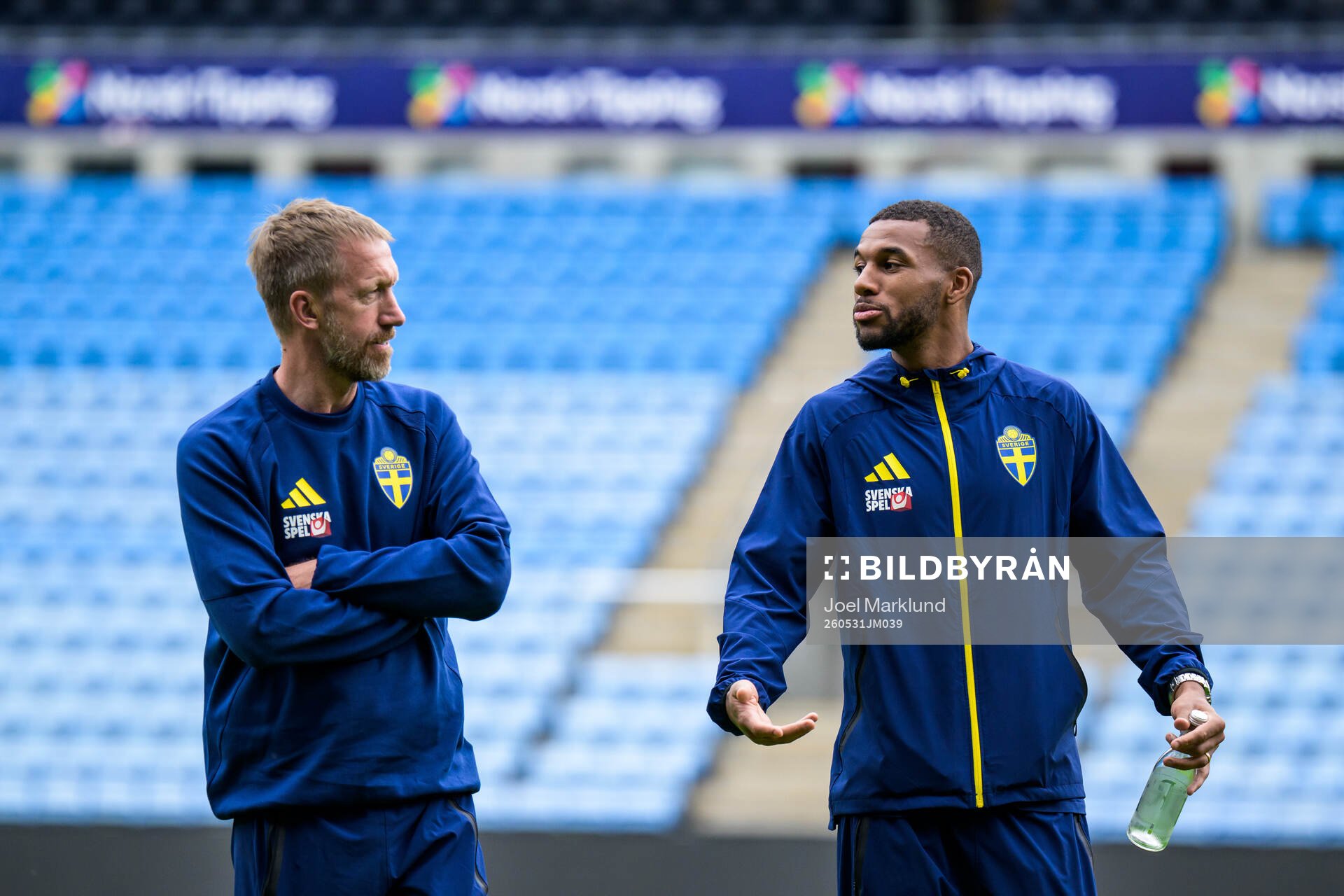 Head coach Graham Potter and Isak Hien of the Swedish