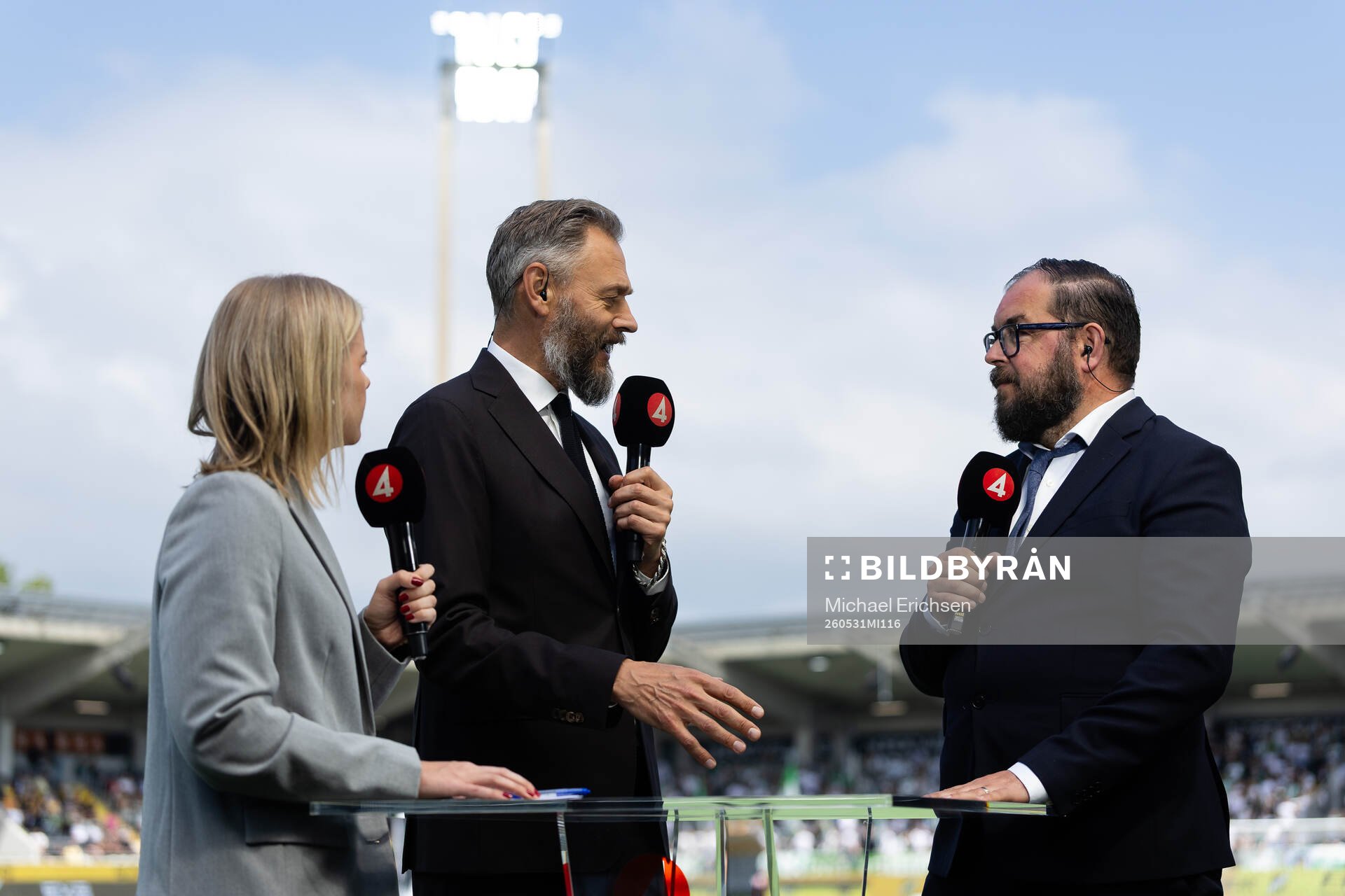 s Petra Svensson, Olof Lundh och Alexander Axén i studion