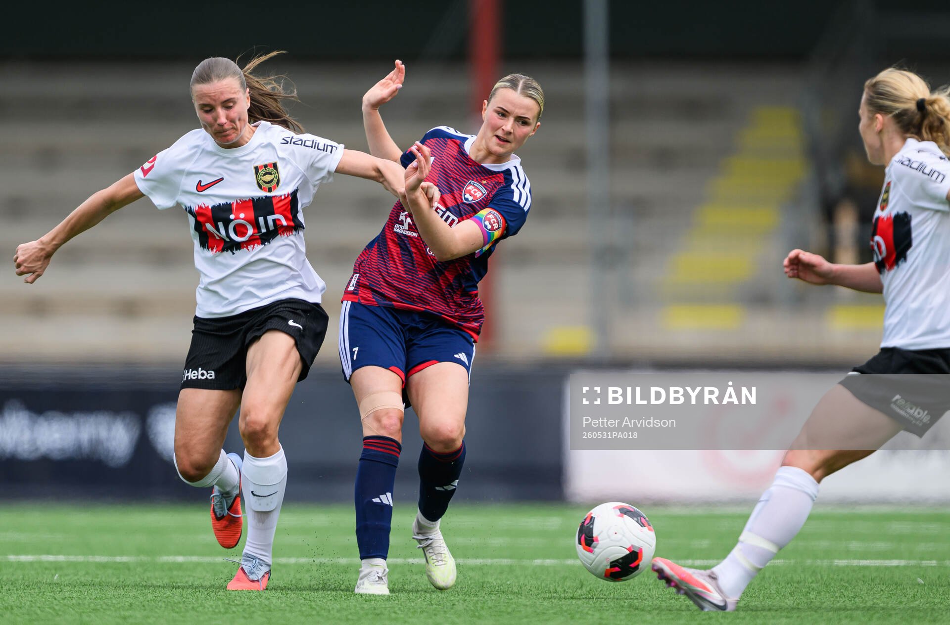 Brommapojkarnas Louise Lillbäck och Rosengårds Thea Sørbo