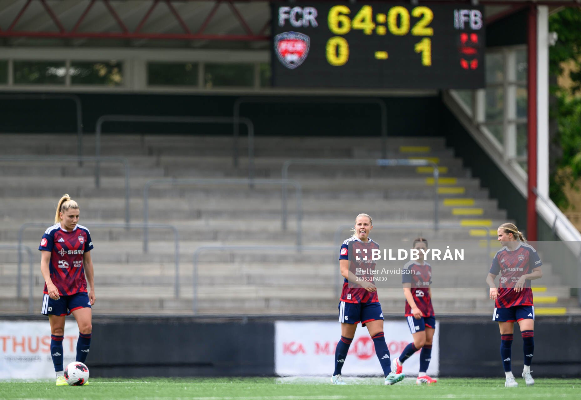 Rosengårds Remy Siemsen och Tilde Björklund deppar