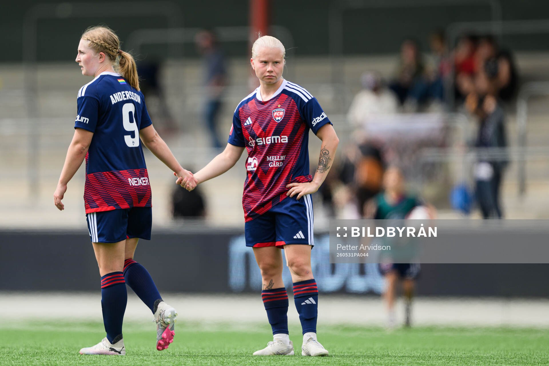 Rosengårds Hanna Andersson och Anni Hartikainen deppar