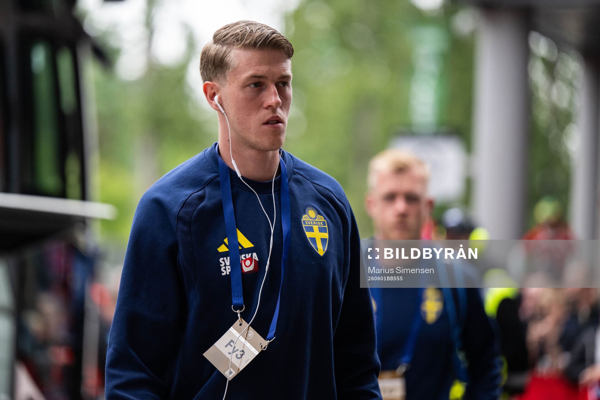 Alexander Bernhardsson of Sweden arrives