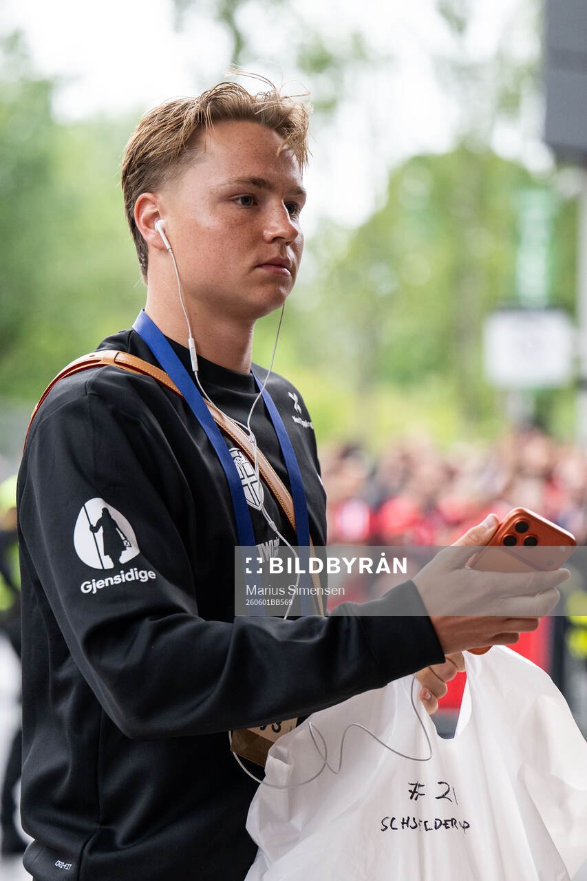 Andreas Schjelderup of Norway arrives