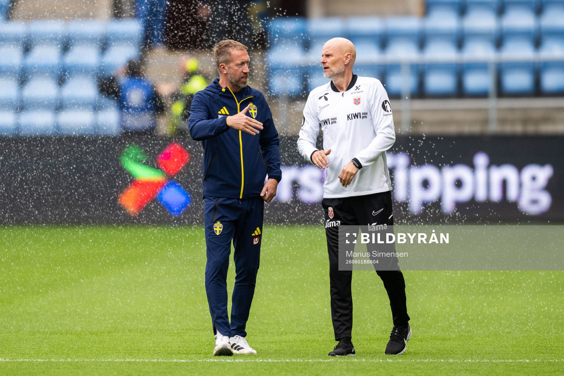 Head coach Graham Potter of Sweden and Head coach Ståle