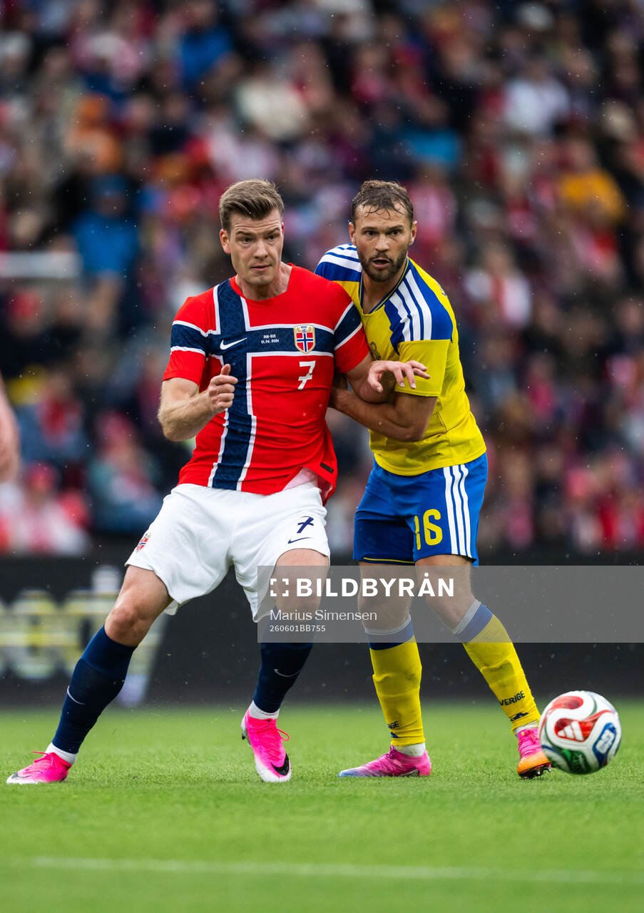 Alexander Sørloth of Norway and Jesper Karlström of Sweden
