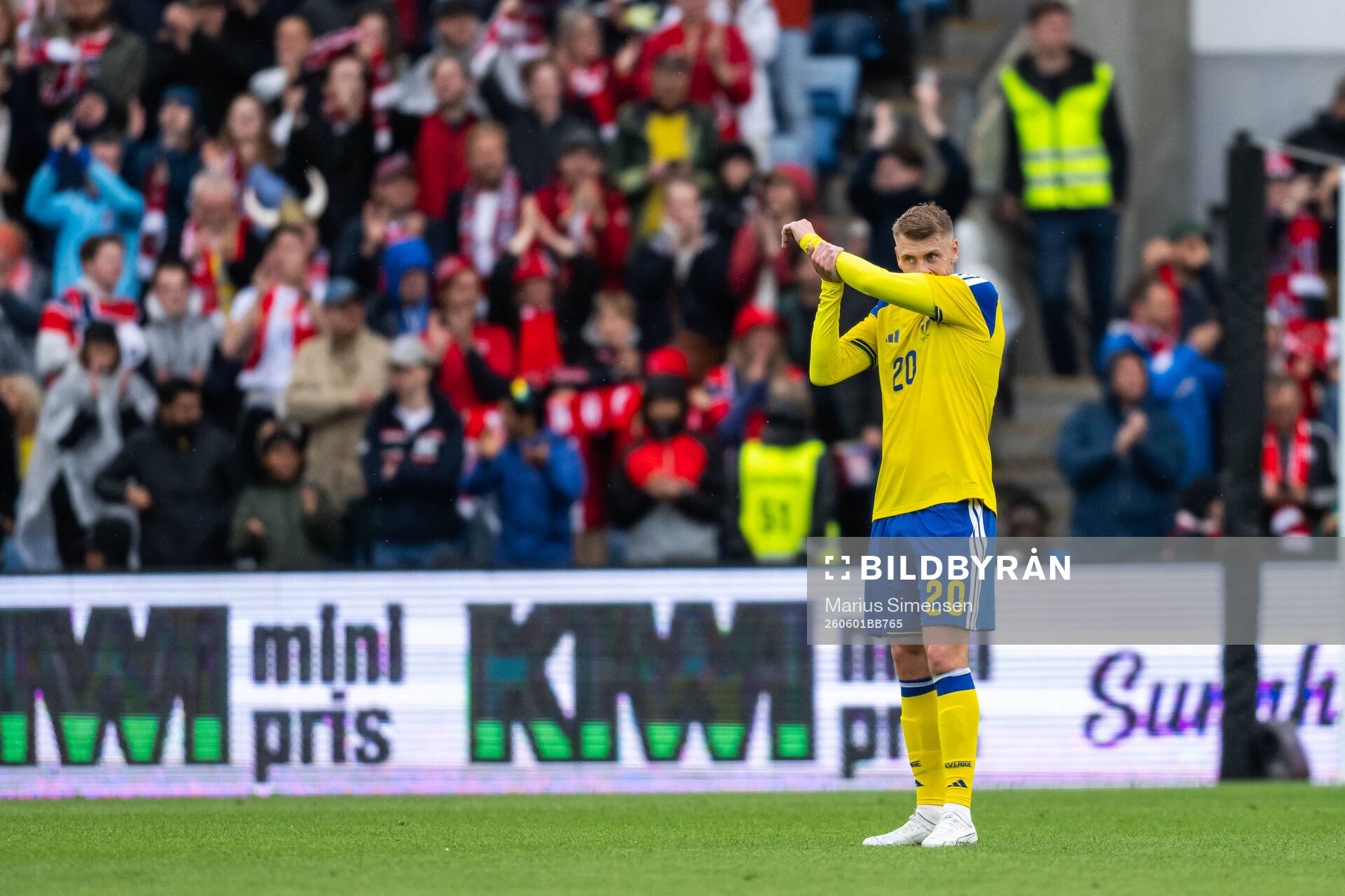 Eric Smith of Sweden looks dejected