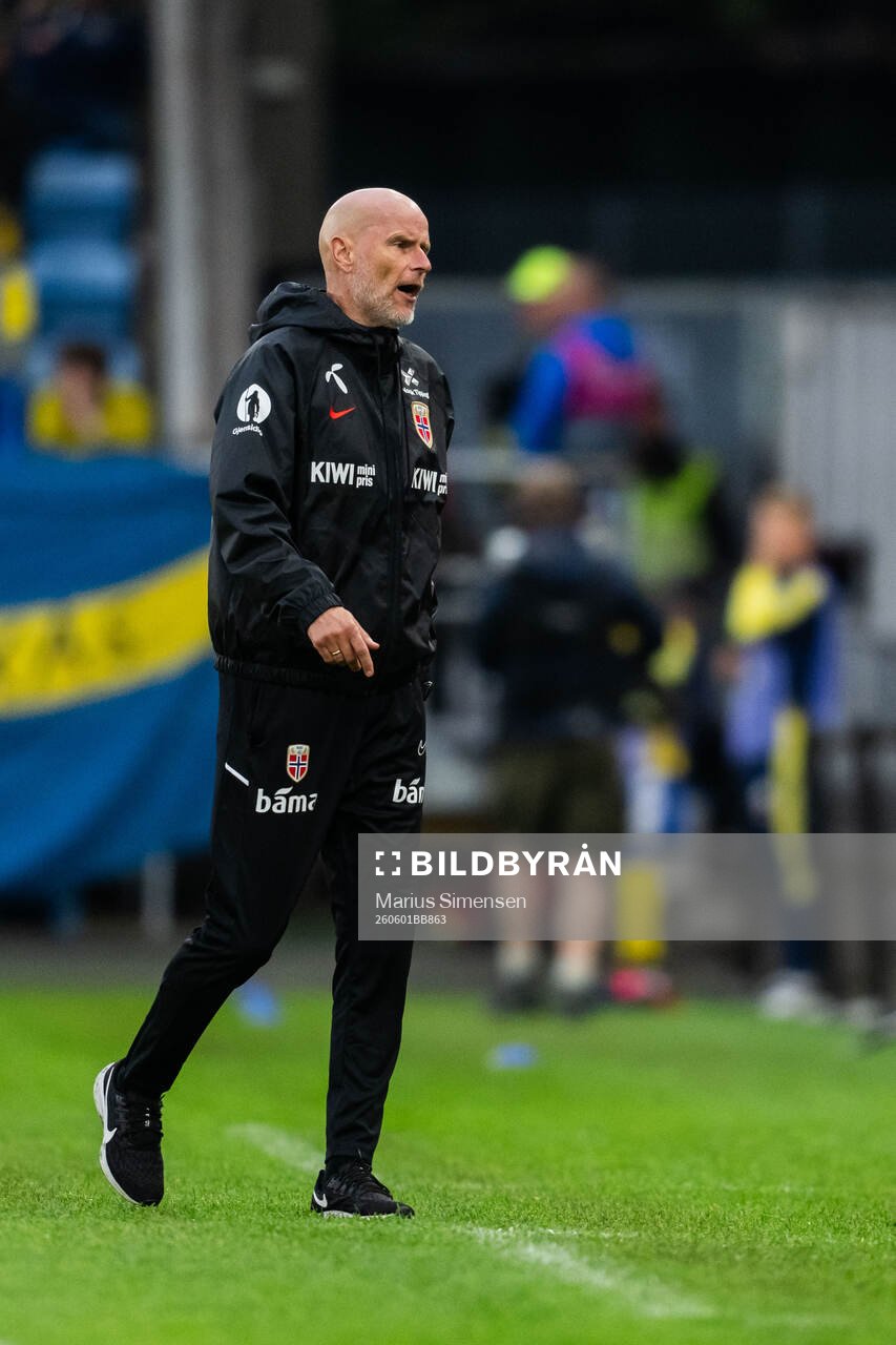 Head coach Ståle Solbakken of Norway
