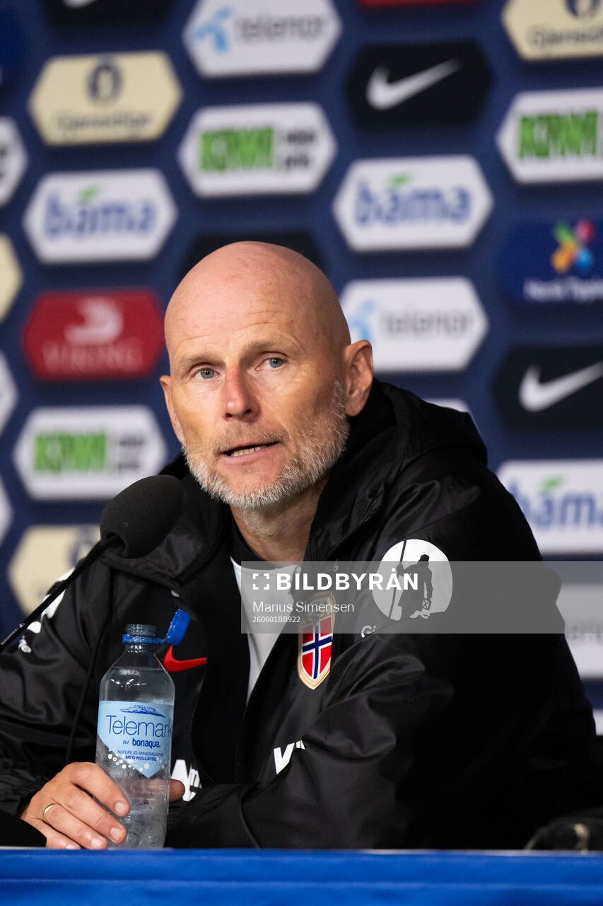 Head coach Ståle Solbakken of Norway