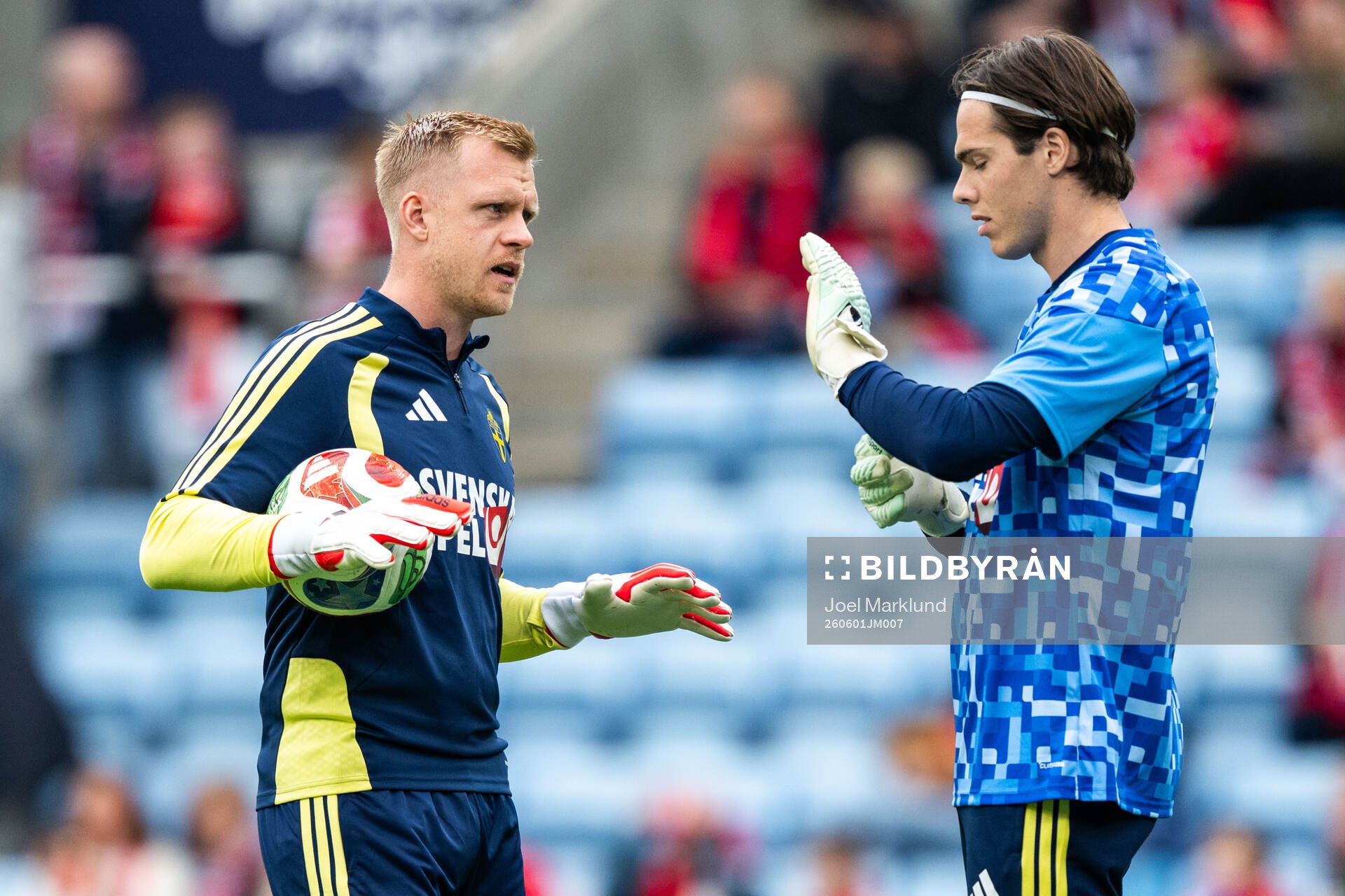 Goalkeeper coach Linus Kandolin and goalkeeper Jacob Widell